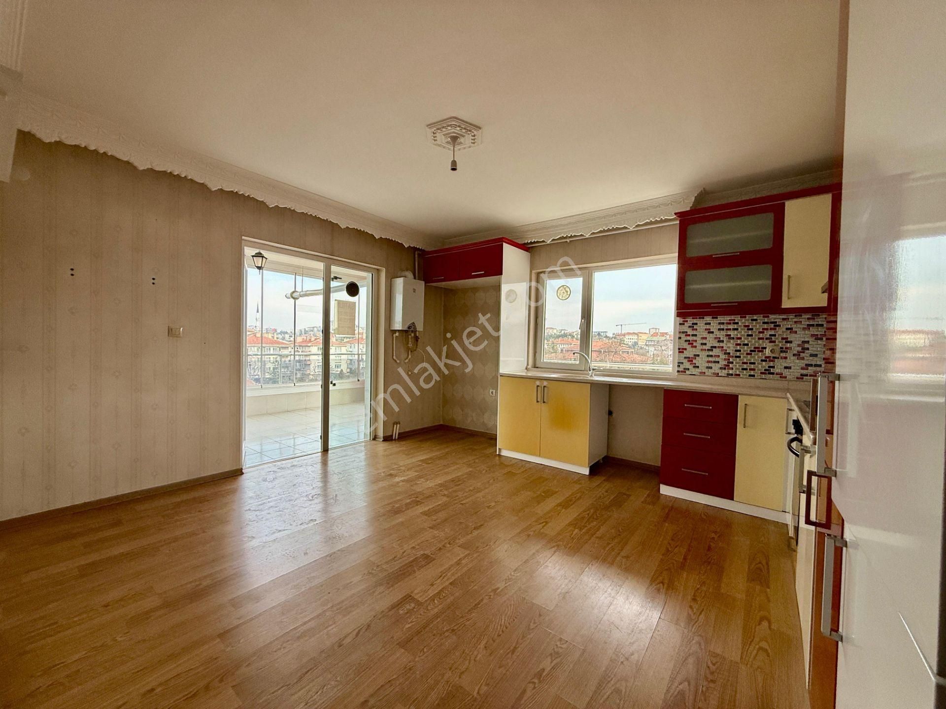 Kalecik Emlak'tan Site İçerisinde Merkezi Sistem Teras Balkonlu 3+1