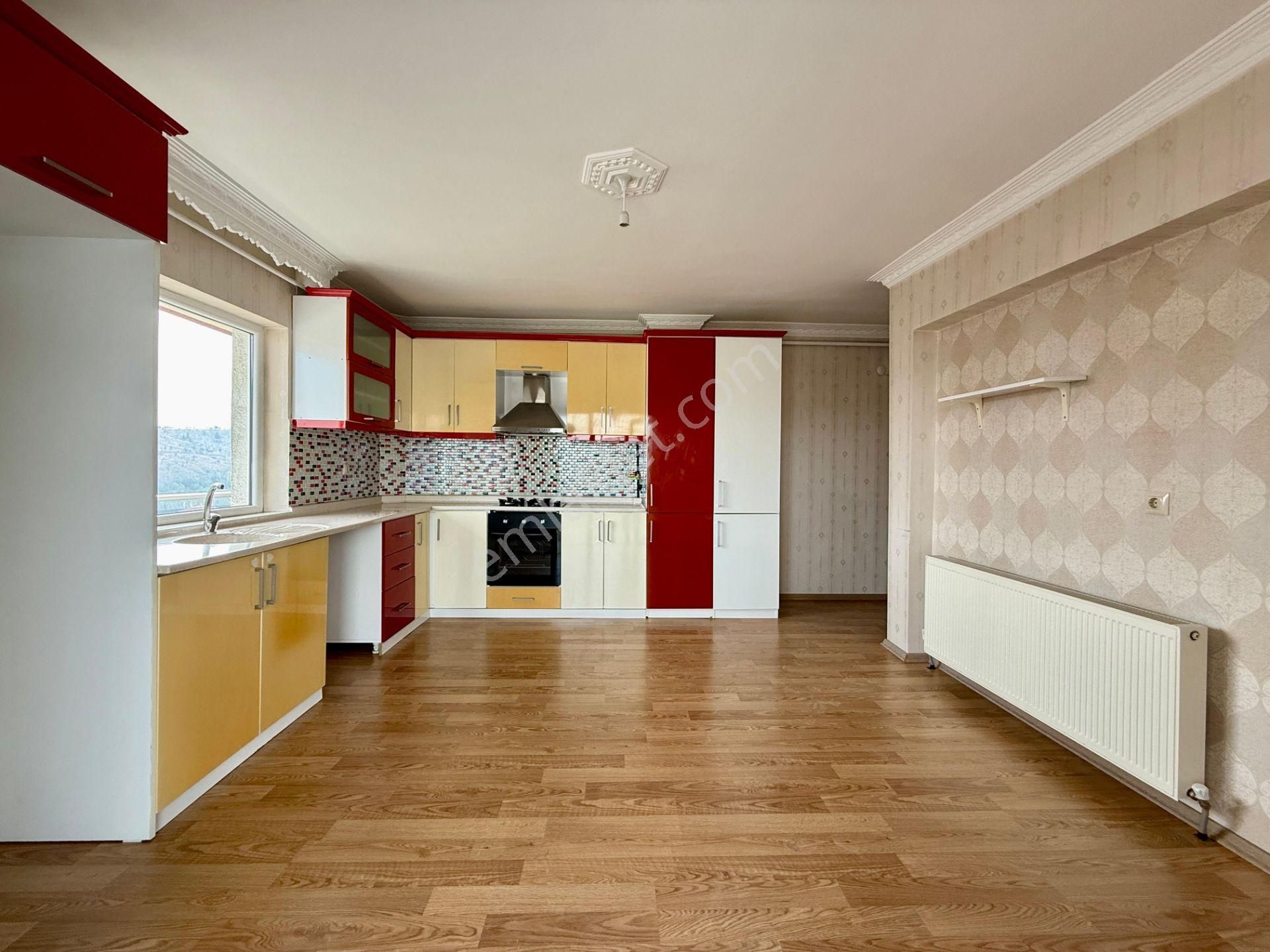 Kalecik Emlak'tan Site İçerisinde Merkezi Sistem Teras Balkonlu 3+1 - Görsel 3