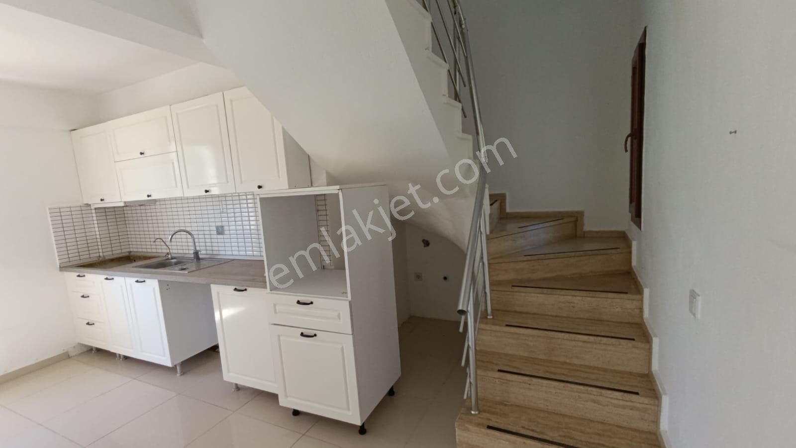 Datça'da Merkezde Kiralık Geniş Bahçeli 2+1 Tam Müstakil Ev - Görsel 12