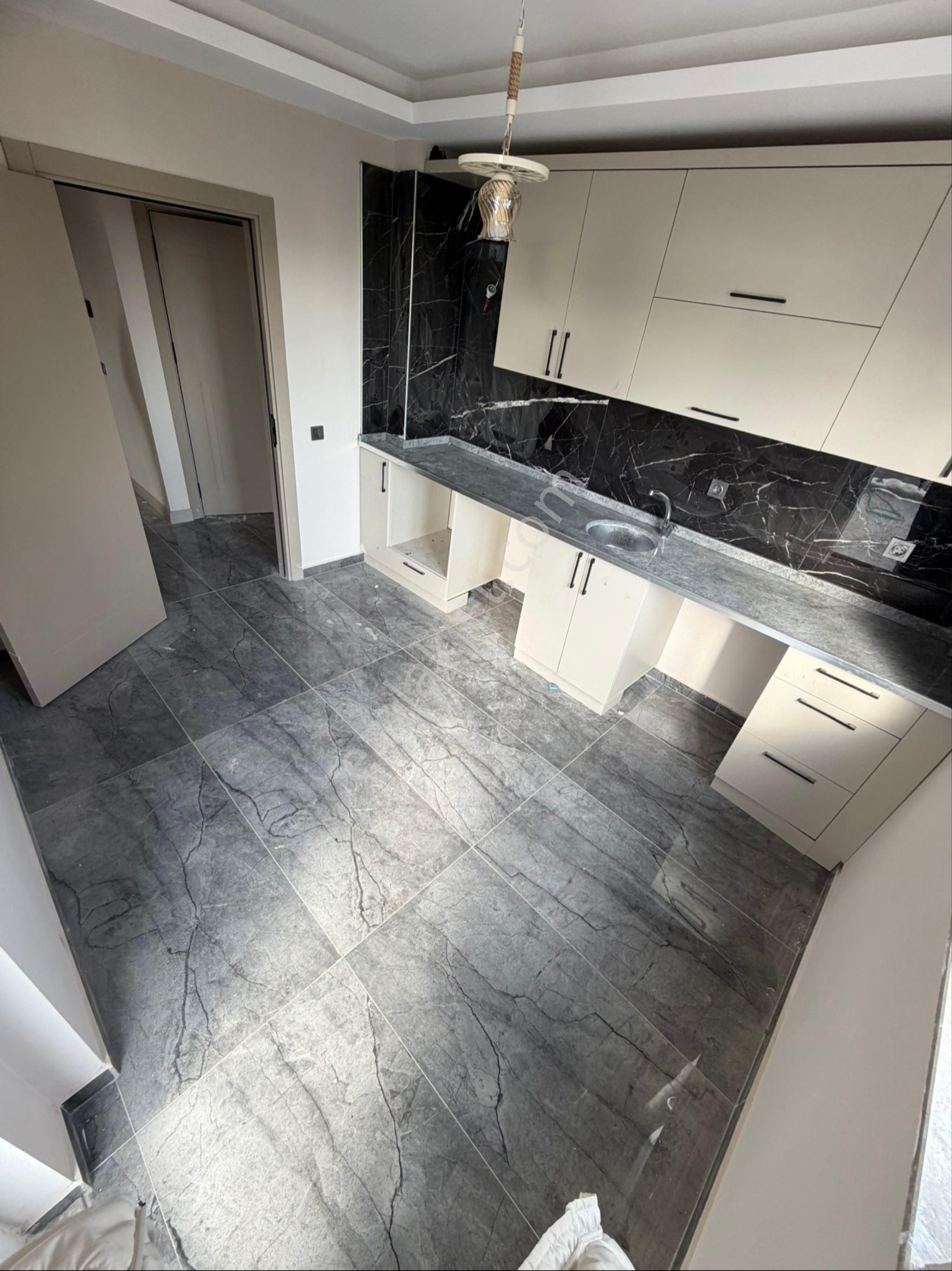 Esentepe Mahallesi 2+1 Herşeyi Ayrı Katta Sıfır Geniş Daire - Görsel 7