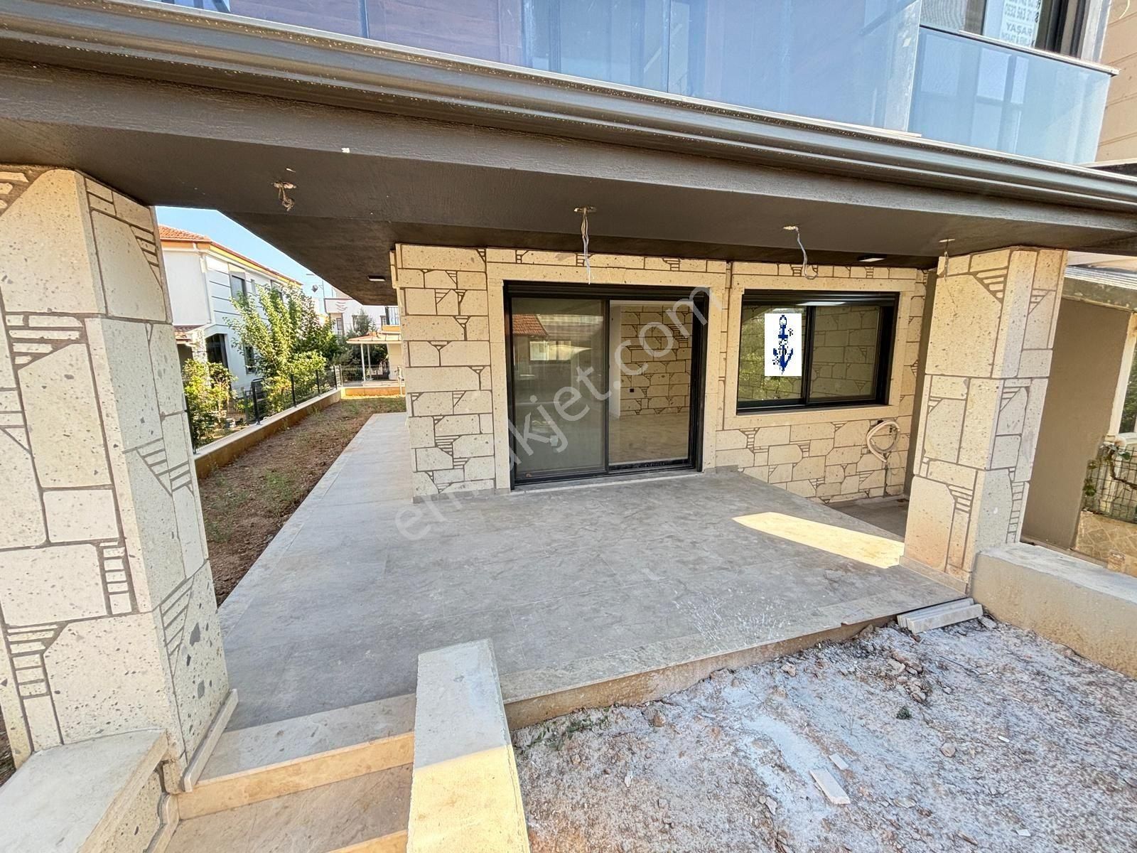 İzmir Seferihisar Payamlı Merkezde Geniş Ferah Yapılı Satılık 6+2 Tripleks - Görsel 3