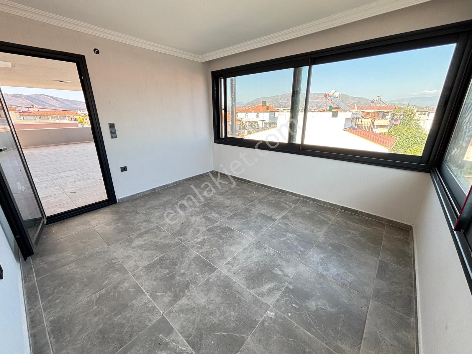 İzmir Seferihisar Payamlı Merkezde Geniş Ferah Yapılı Satılık 6+2 Tripleks - Görsel 27