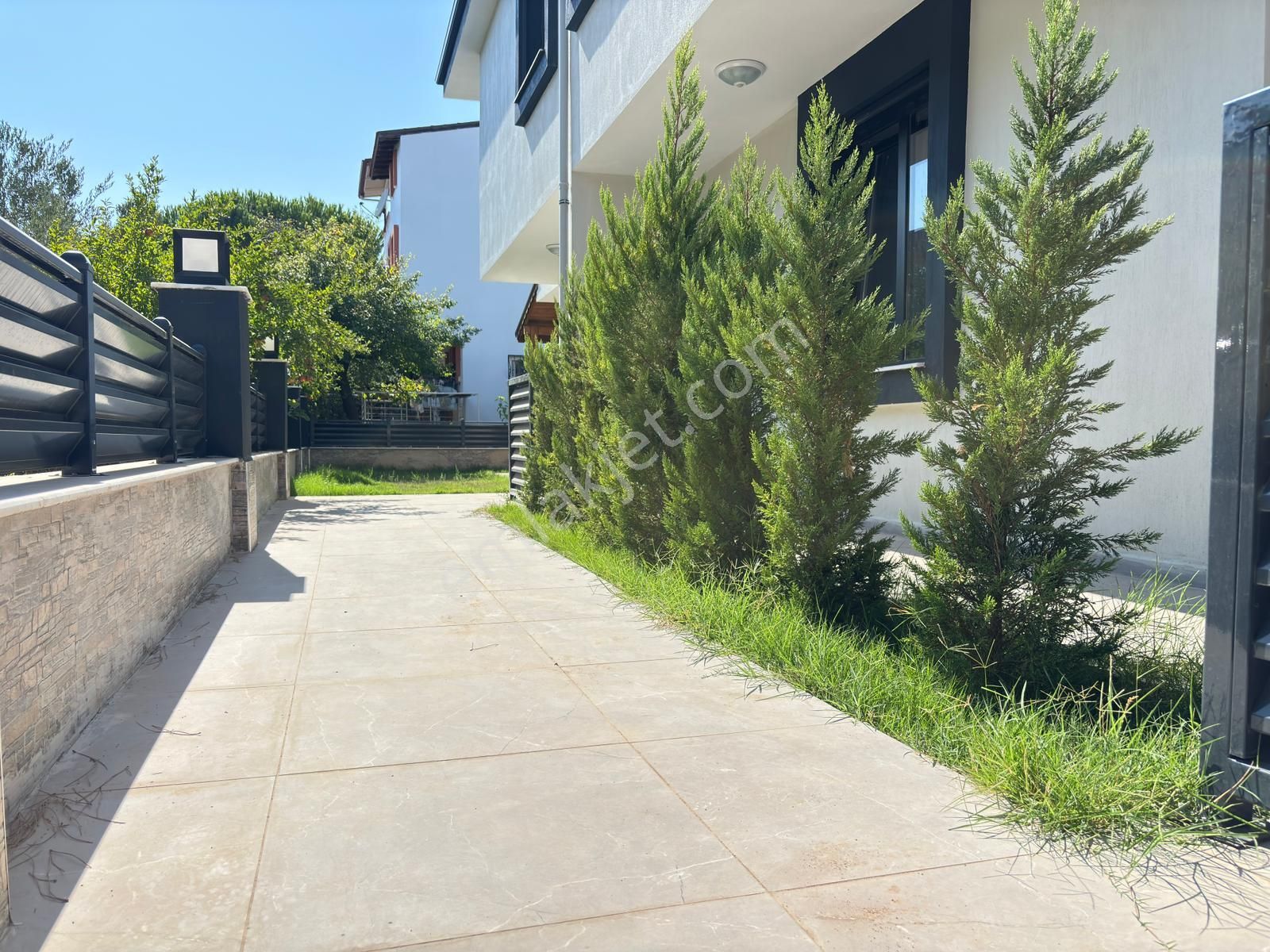 Doğanbey Merkez'de Plaja 400m Bahçeli Satılık 4+1 Villa - Görsel 4