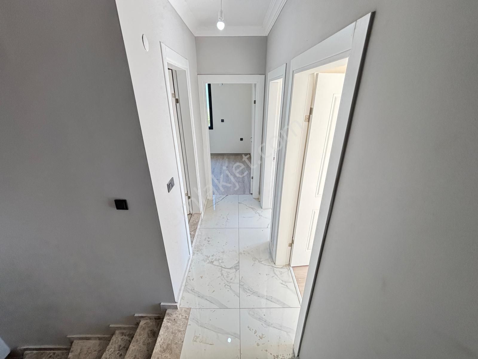 Doğanbey Merkez'de Plaja 400m Bahçeli Satılık 4+1 Villa - Görsel 15