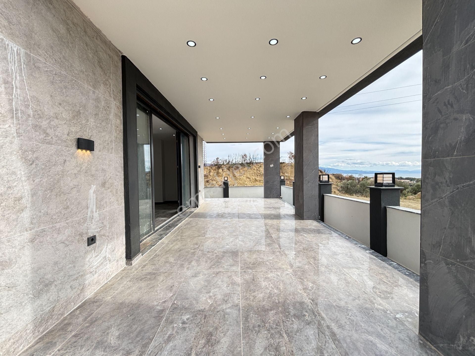 Seferihisar Doğanbey'de Kaliteli Lüks Deniz Manzaralı Satılık 4+1 Tripleks Villa - Görsel 6