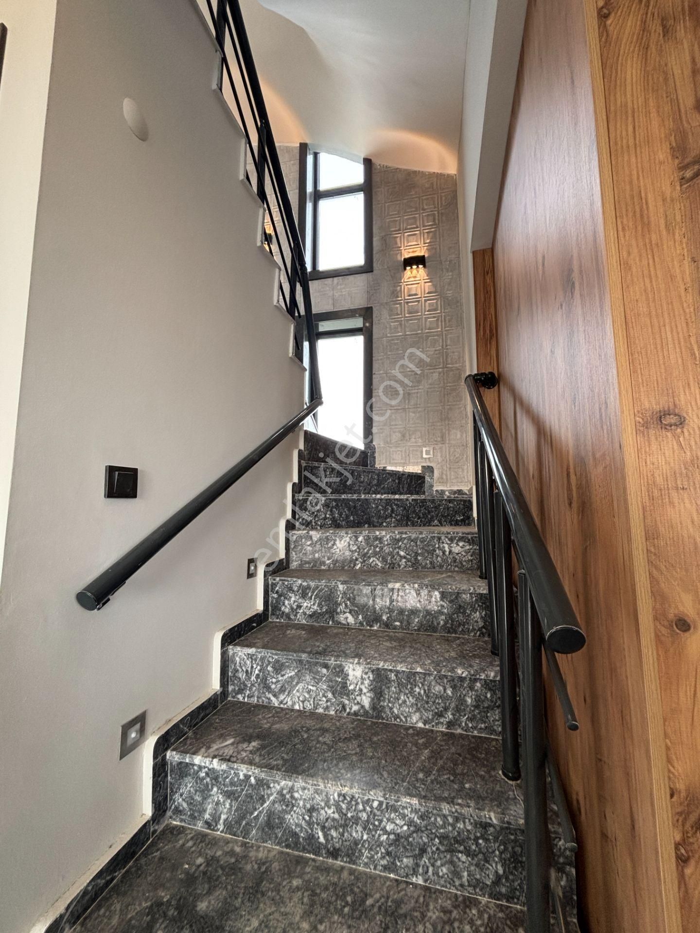 Seferihisar Doğanbey'de Kaliteli Lüks Deniz Manzaralı Satılık 4+1 Tripleks Villa - Görsel 20