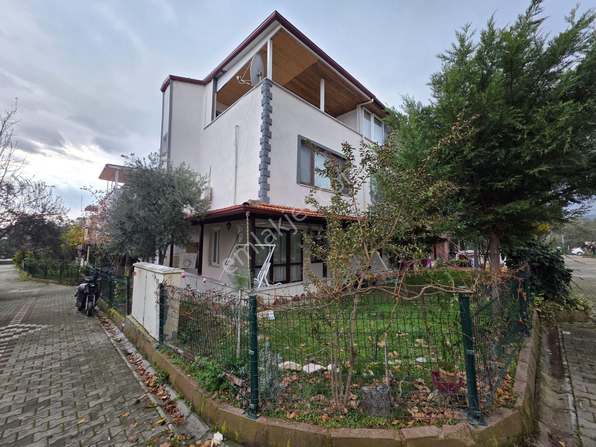 Irmaksudan Güre Sahil Tarafında 3 Katlı 4+1 Bahçeli Hesaplı Villa