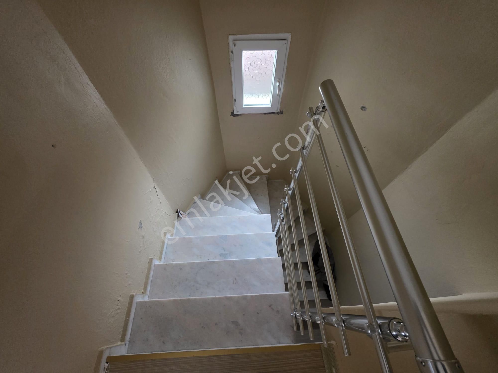 Irmaksudan Güre Sahil Tarafında 3 Katlı 4+1 Bahçeli Hesaplı Villa - Görsel 24