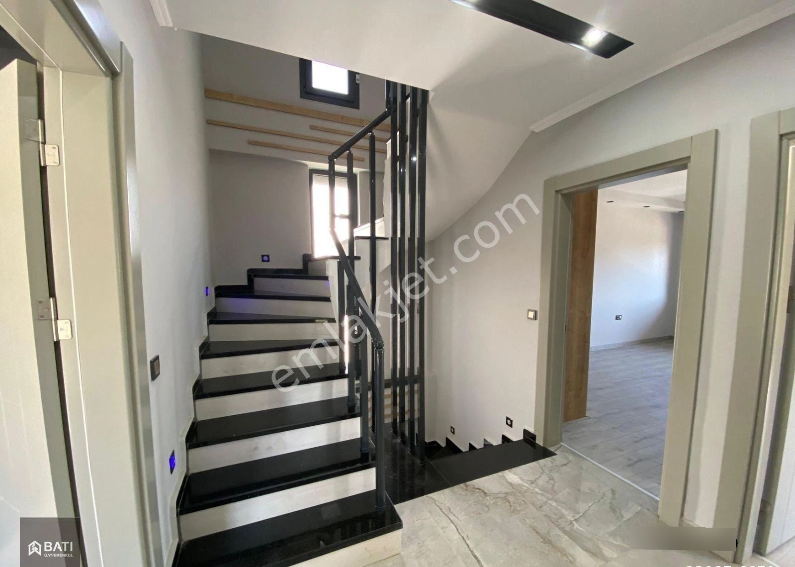 Yeşilkent'te 4+1 Ayrı Muftak Tam Müstakil Villa - Görsel 27