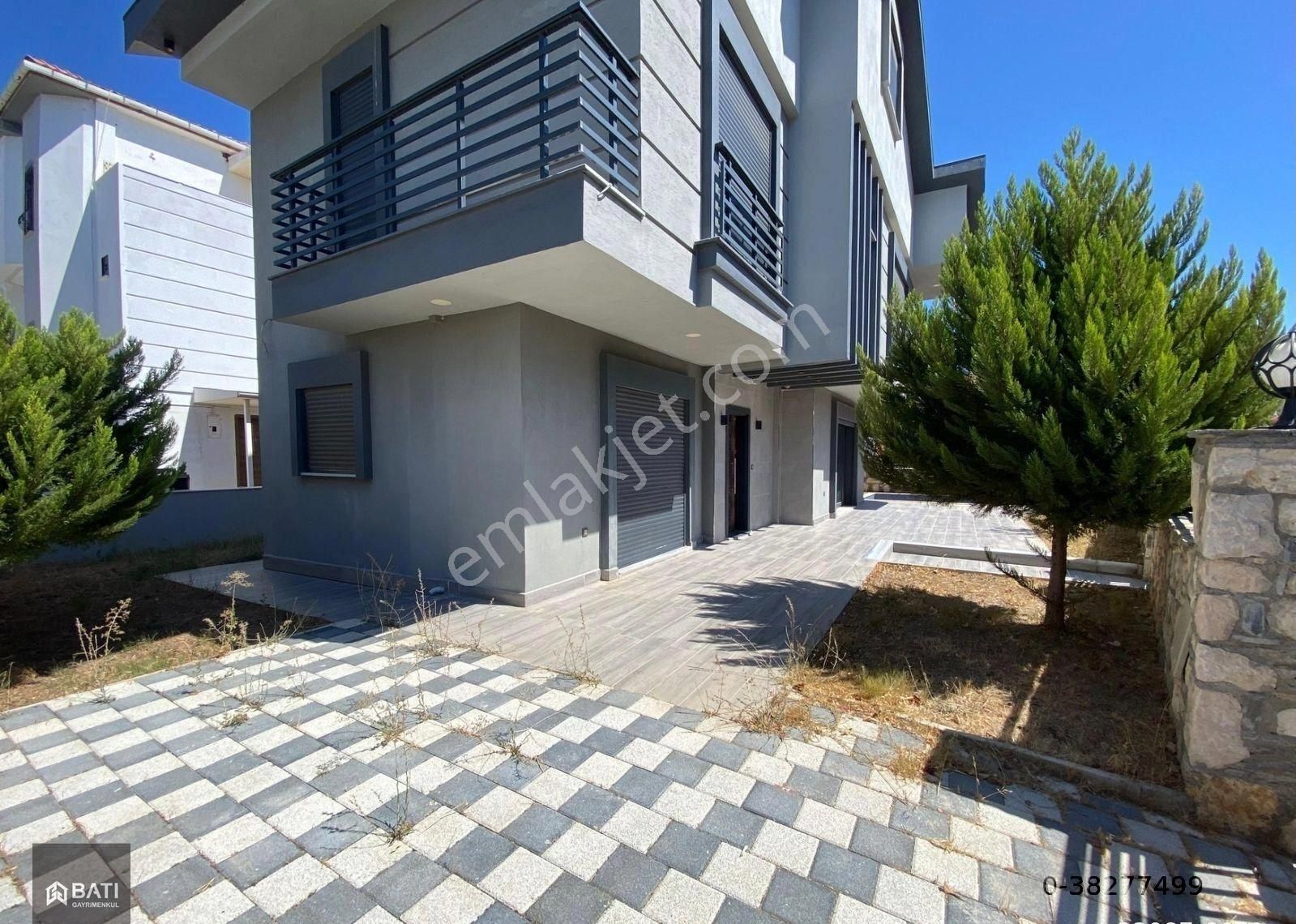 Yeşilkent'te 4+1 Ayrı Muftak Tam Müstakil Villa - Görsel 12