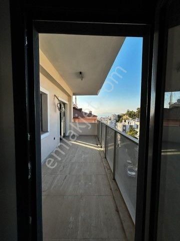 Kuşadasında Deniz Manzaralı 3+1 Satılık Dubleks Daire - Görsel 15