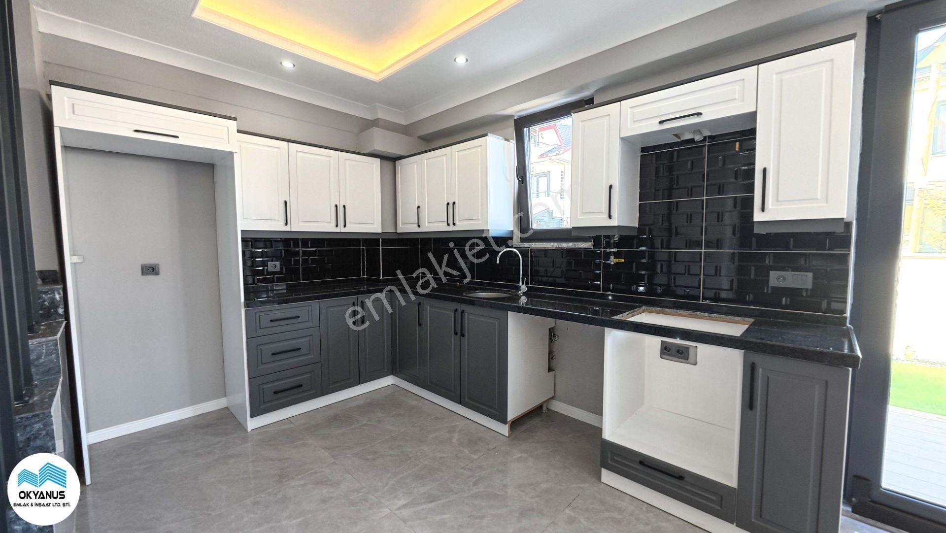 Kocaali Yalı Mah De Geniş Bahçe Zarif Ve Şık 3+1 Villa - Görsel 13