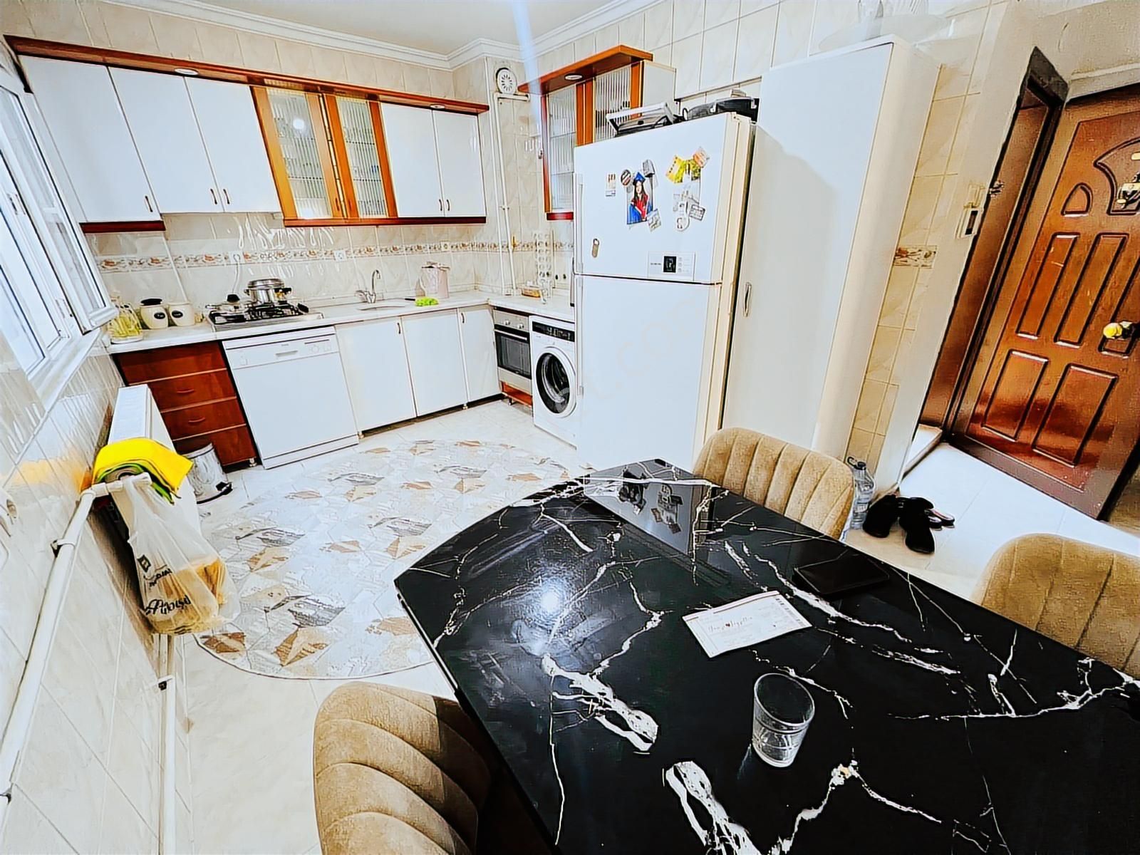 Kanaat'ten Hürriyet Cadde Üzeri 3+1 Ön Cephe Üst Kat