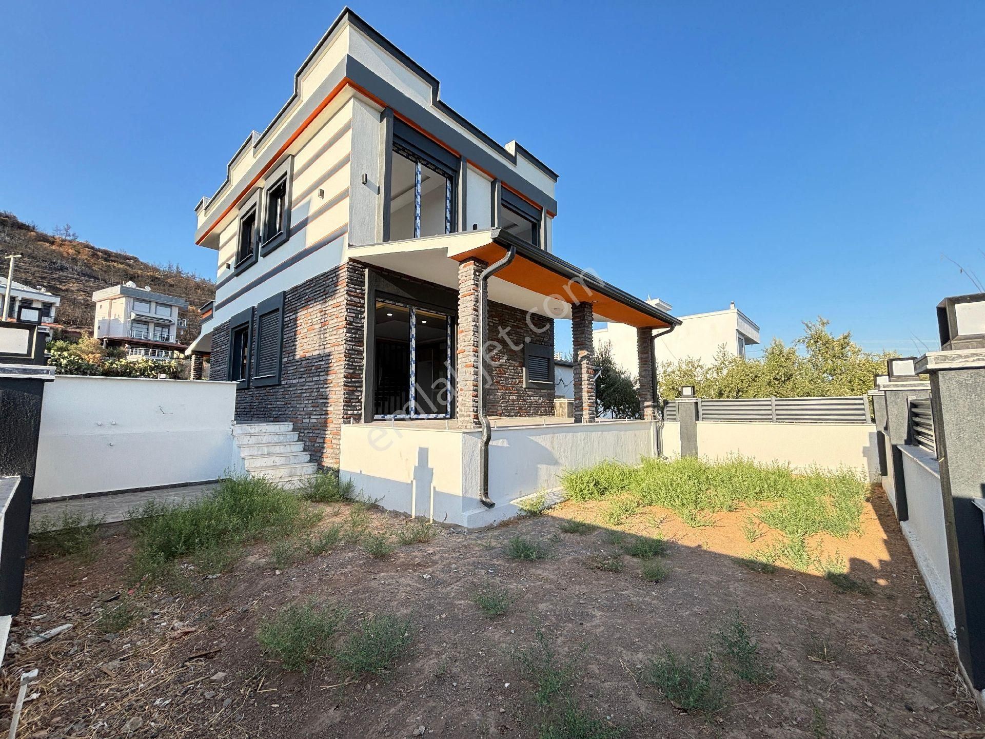 İzmir Seferihisar Doğanbey'de 200 M² Brüt Sıfır Bahçeli 3+1 Satılık Villa