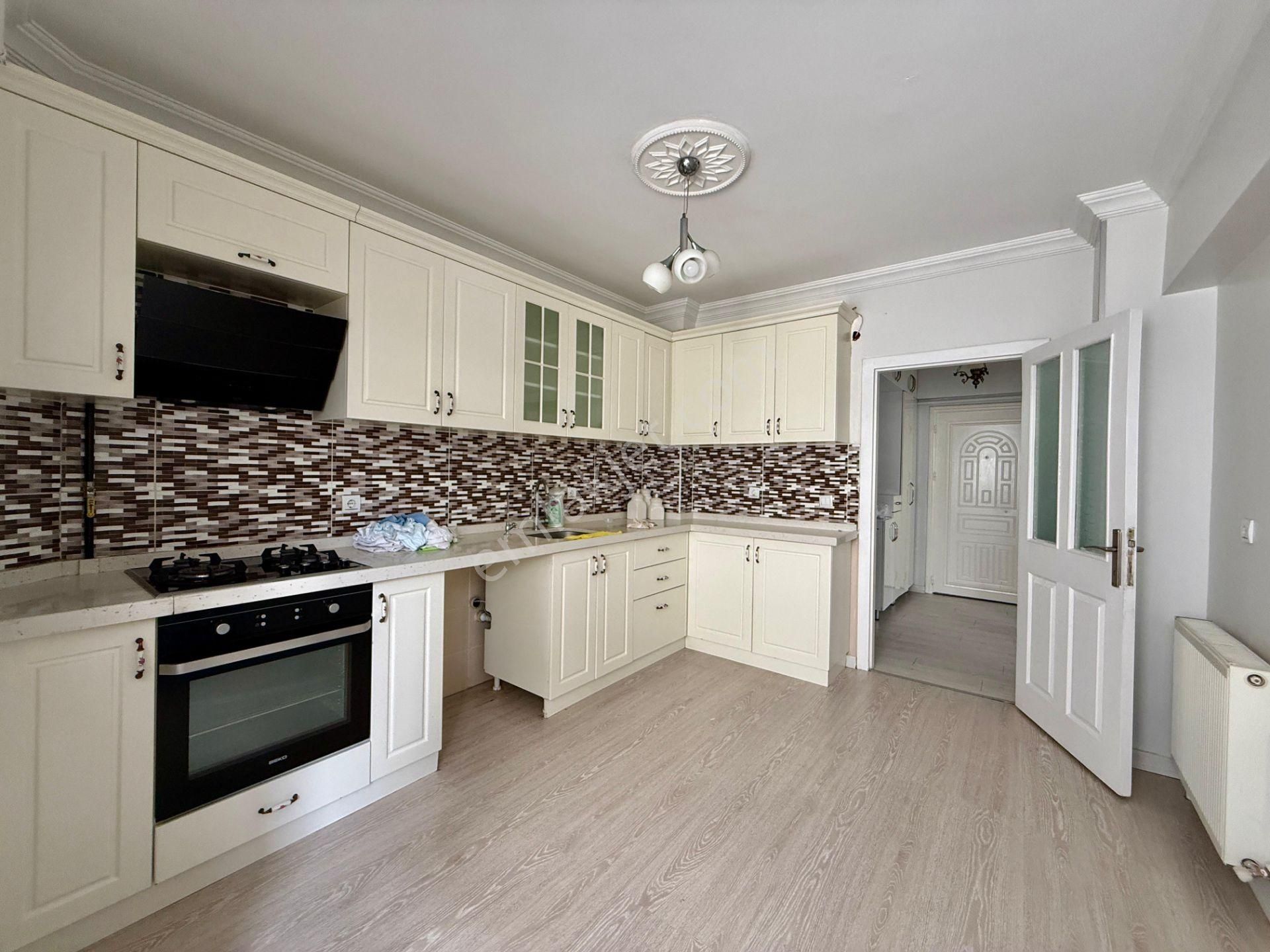 Kalecik Emlak'tan Hicret Cami Yanı 4+1 160m² Ebeveyn Banyo Kiler Güney