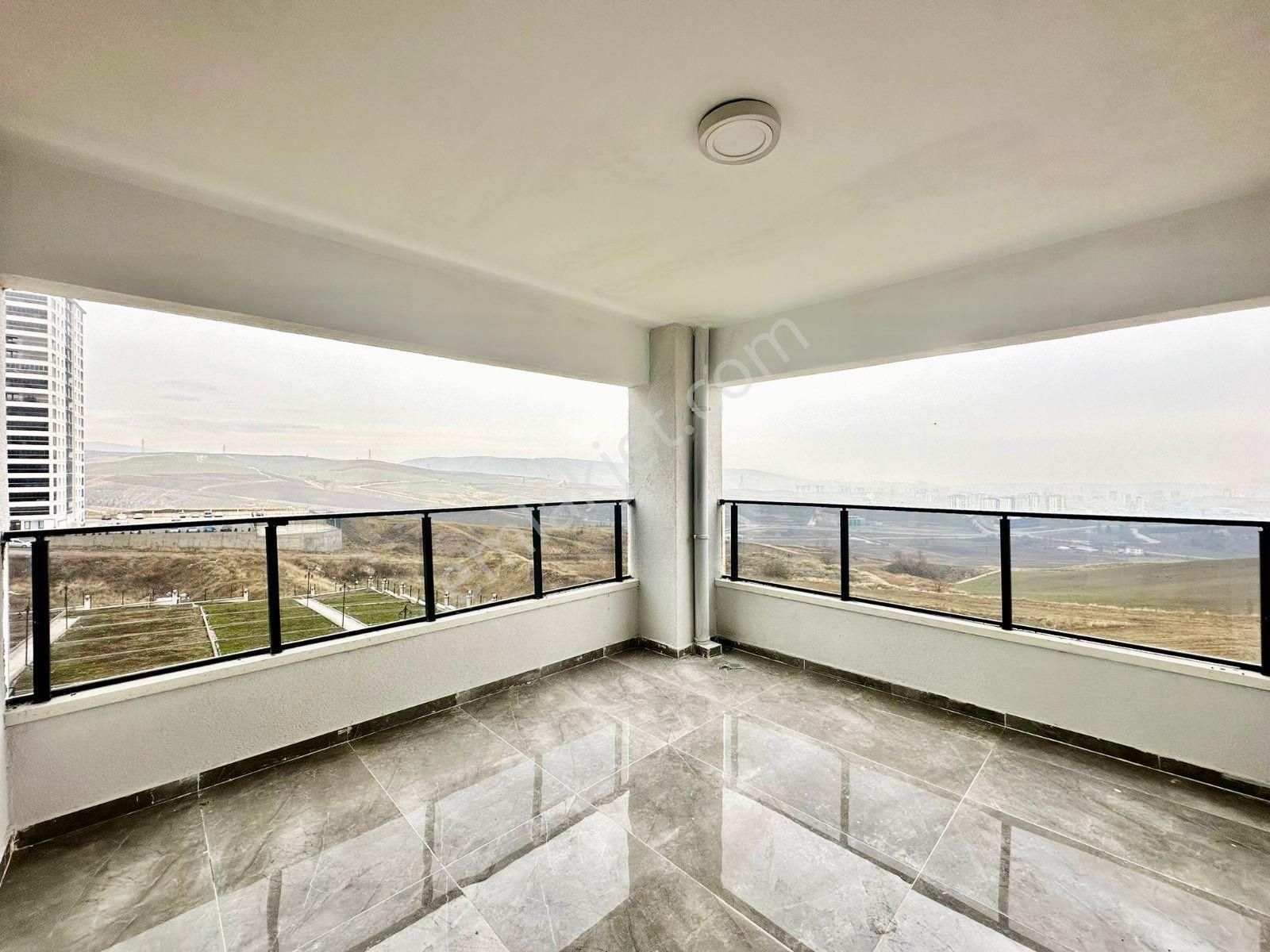 Pursaklar Mehmet Zengin Emlak'tan Kapalı Otoparklı Çift Banyolu 6.kat 4+1 Ultra Lüks Sitede Daire - Görsel 24