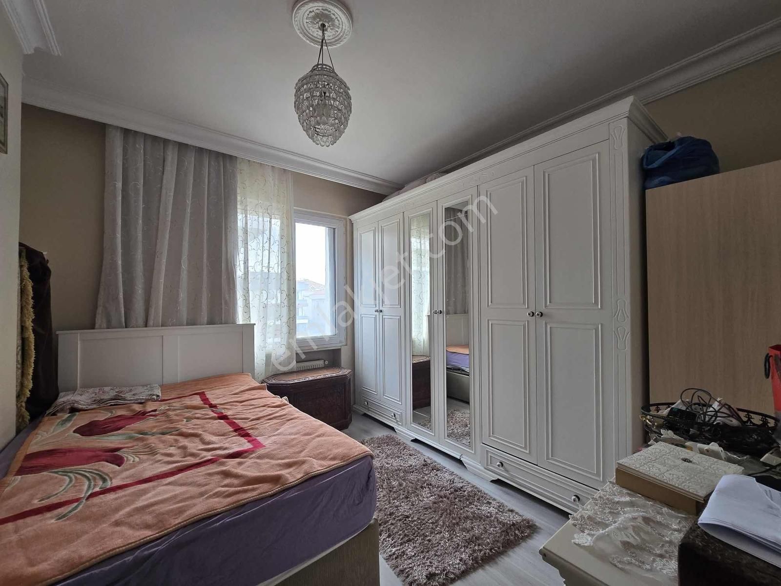 Zuhuratbaba Da 2000 Yapımı 4.kat 130m2 Asansörlü K.otoparklı - Görsel 22