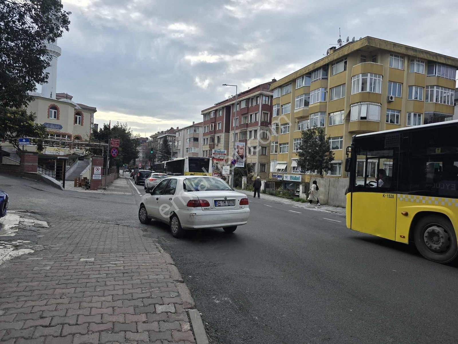 Zuhuratbaba Da 2000 Yapımı 4.kat 130m2 Asansörlü K.otoparklı - Görsel 16