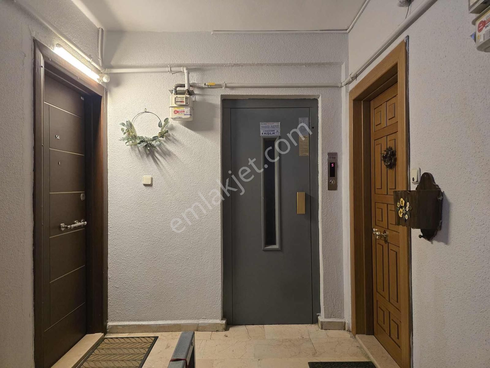 Zuhuratbaba Da 2000 Yapımı 4.kat 130m2 Asansörlü K.otoparklı - Görsel 14