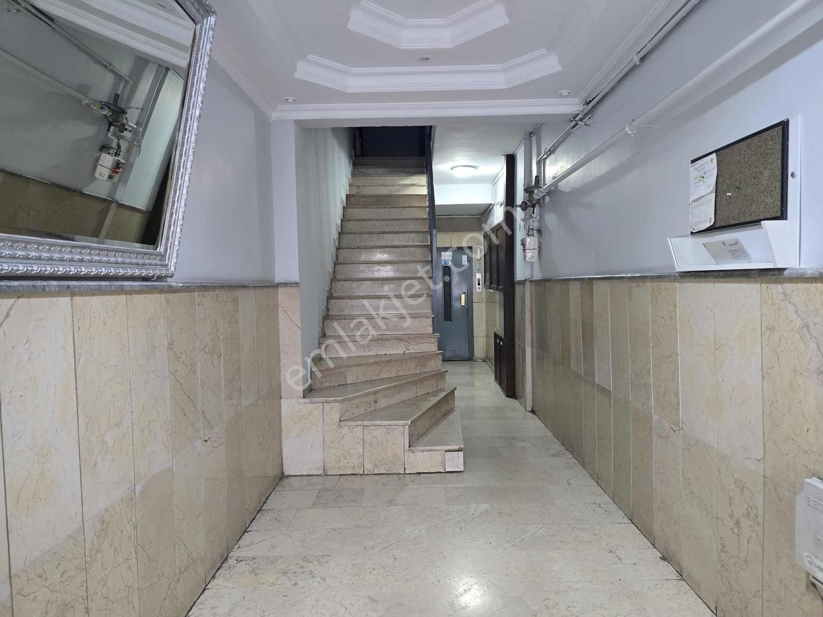 Zuhuratbaba Da 2000 Yapımı 4.kat 130m2 Asansörlü K.otoparklı - Görsel 15