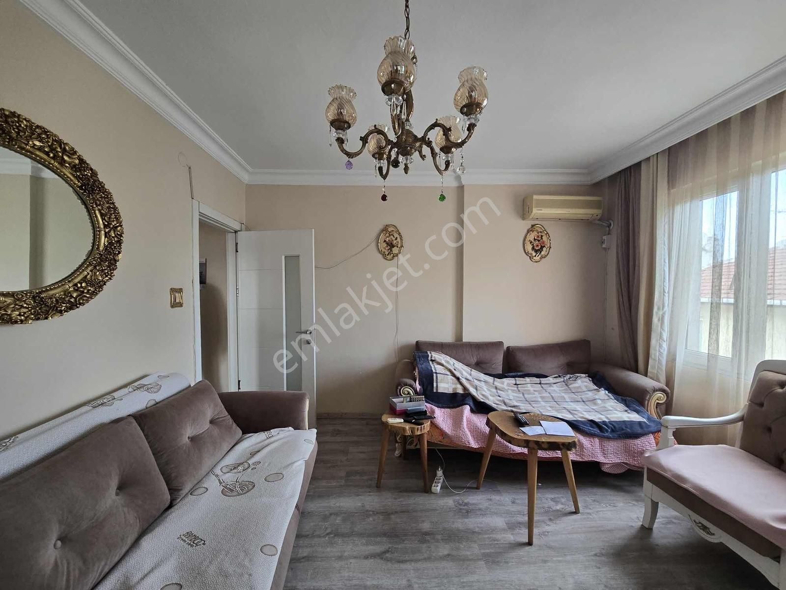 Zuhuratbaba Da 2000 Yapımı 4.kat 130m2 Asansörlü K.otoparklı - Görsel 9