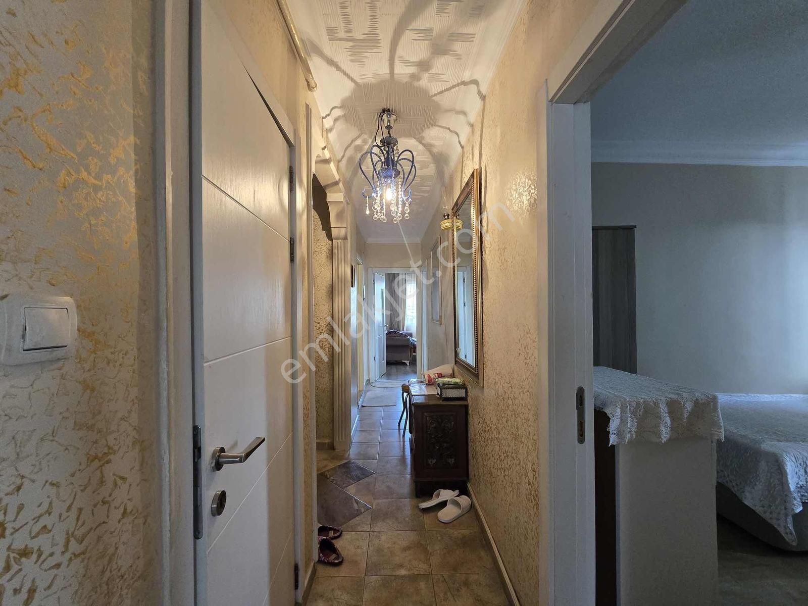 Zuhuratbaba Da 2000 Yapımı 4.kat 130m2 Asansörlü K.otoparklı - Görsel 21