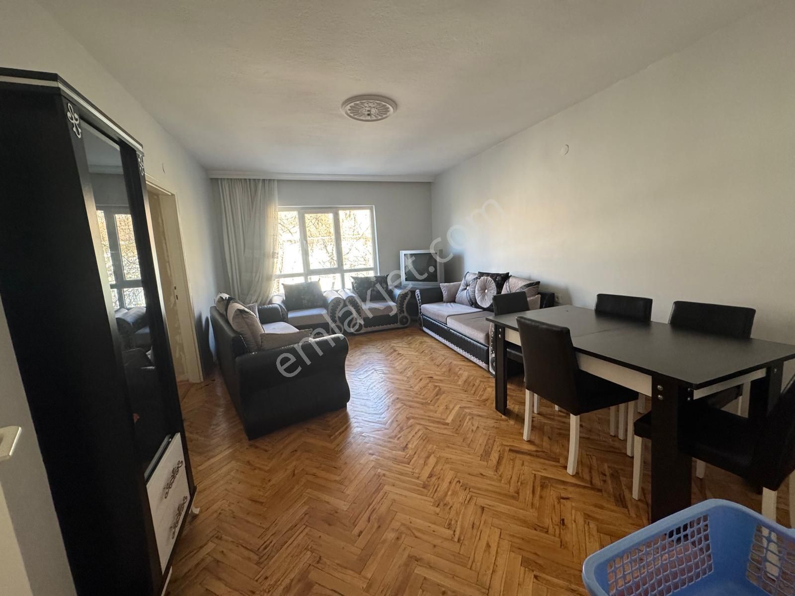 Kuyubaşı Metrosuna 3.dk Mesafede 3+1 Ön Cephe Eşyalı Merkezde