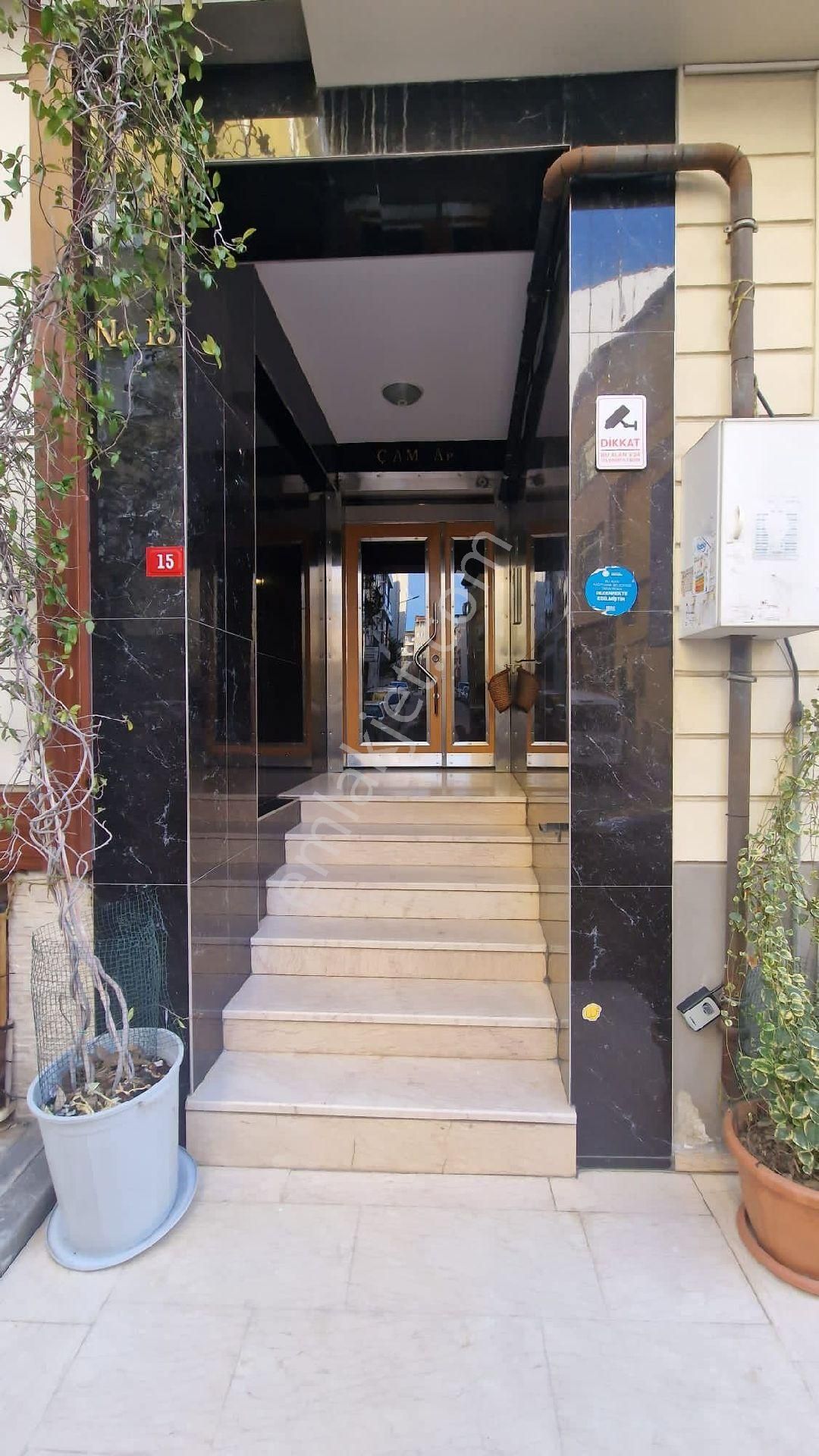 Kağıthane Çeliktepe Mahallesi'nde Dubleks 2+1 Satılık Daire - Görsel 2