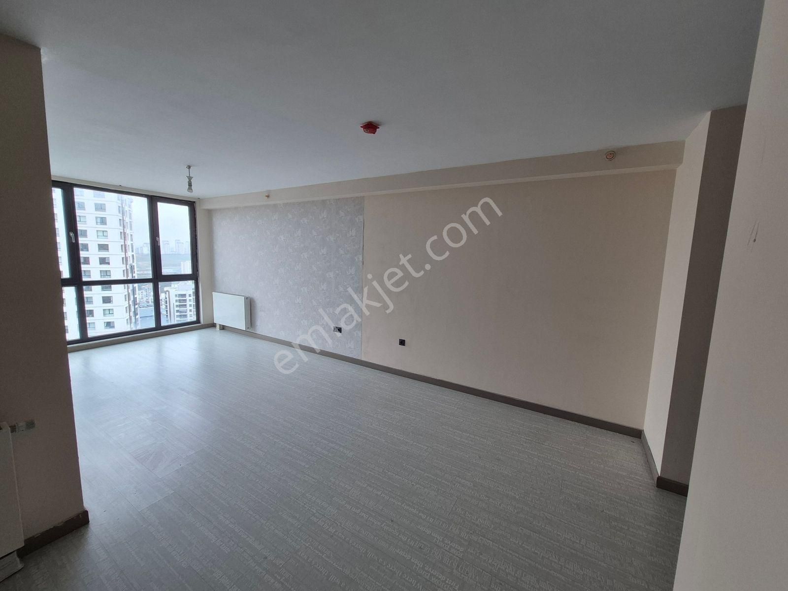 Küçükçekmece Halkalı Cadde24 Kiralık 1+0 Stüdyo Ofis Boş