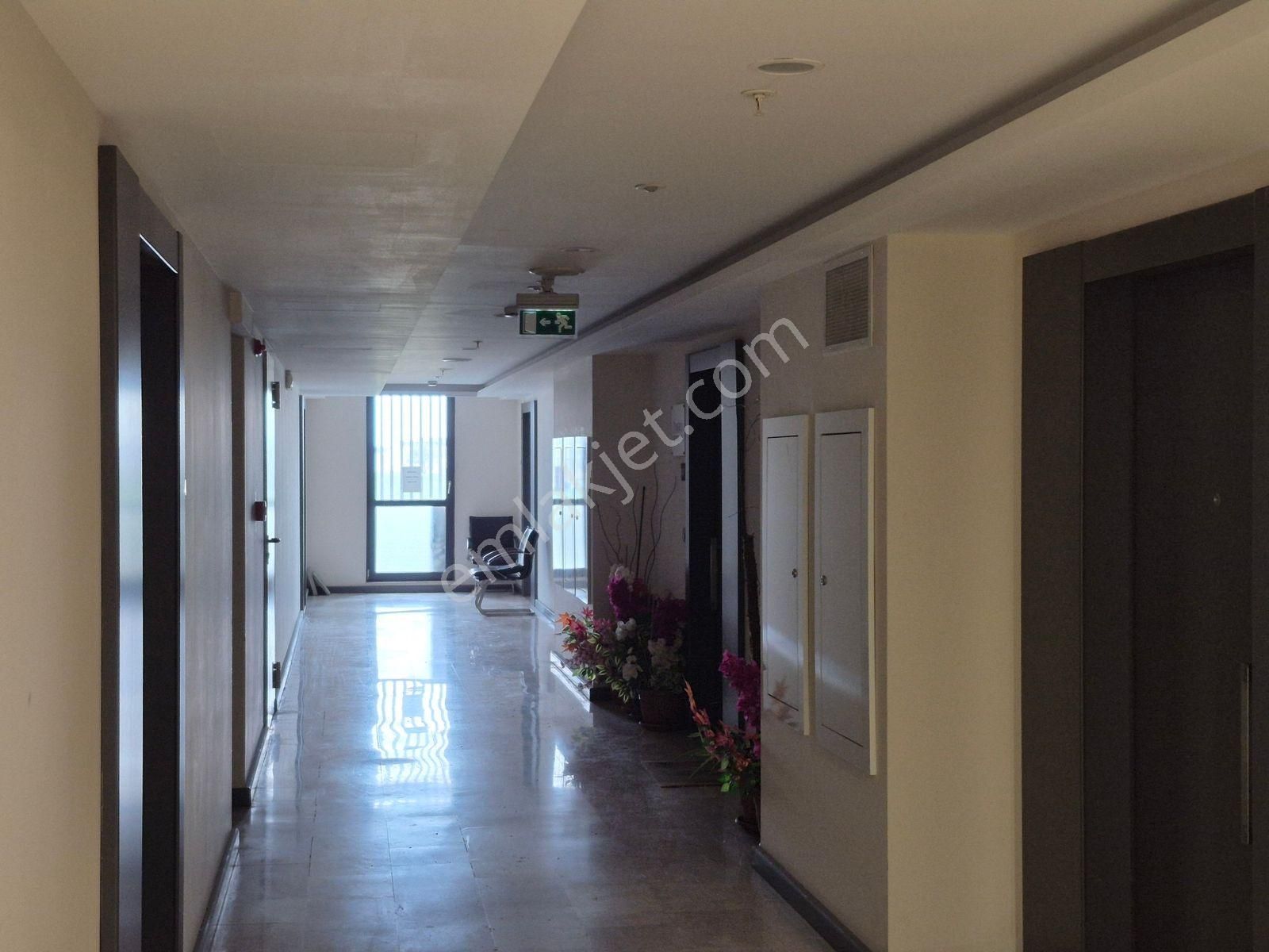 Küçükçekmece Halkalı Cadde24 Kiralık 1+0 Stüdyo Ofis Boş - Görsel 3
