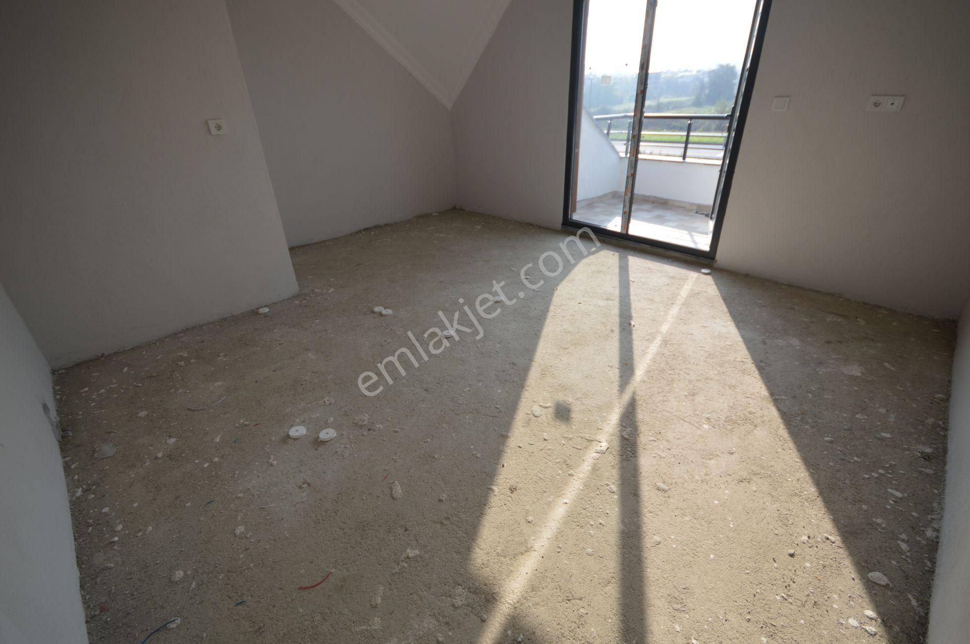 Kocaali De Sahile 100 Adım | Fırsat Fiyatlı 3 Katlı Tripleks Villa - Görsel 17