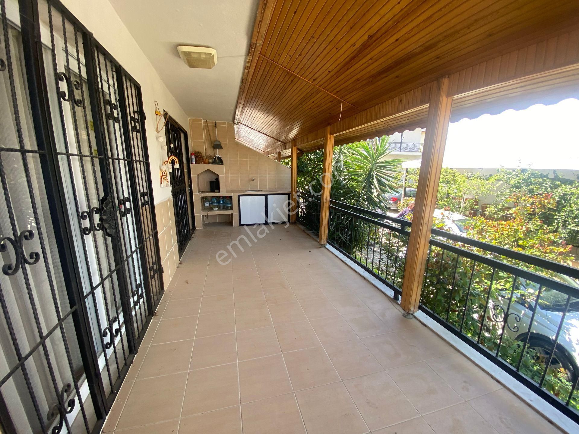 Nazilli Pazarı Bölgesi Bakımlı 4+1 Yazlık - Görsel 3