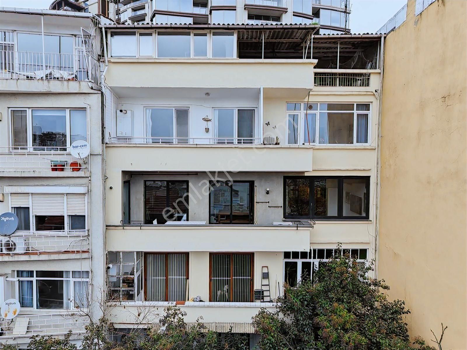 Beşiktaş'ta Deniz Manzaralı Özel Tasarım Satılık 2+1 Daire - Görsel 3