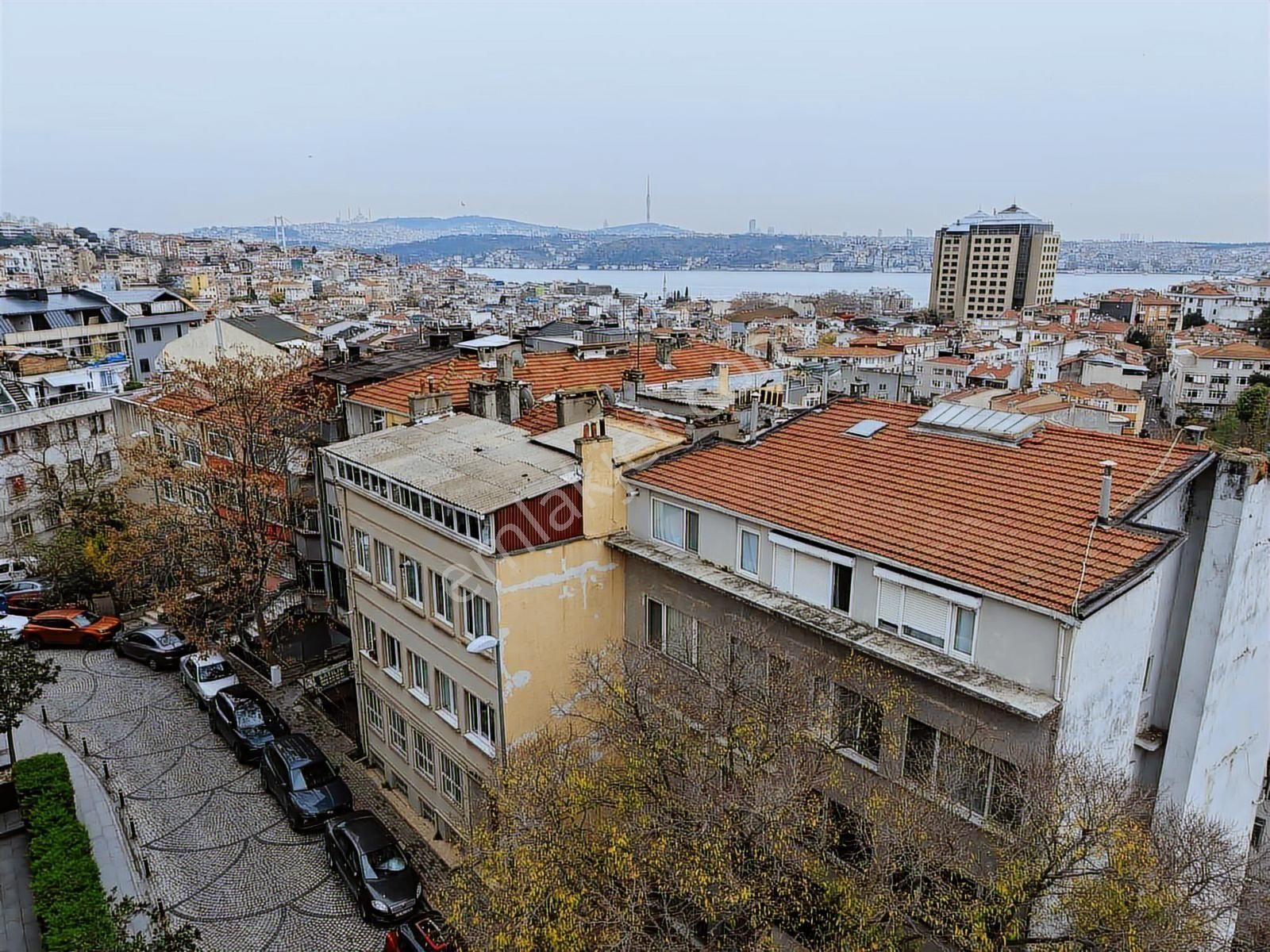 Beşiktaş'ta Deniz Manzaralı Özel Tasarım Satılık 2+1 Daire - Görsel 17