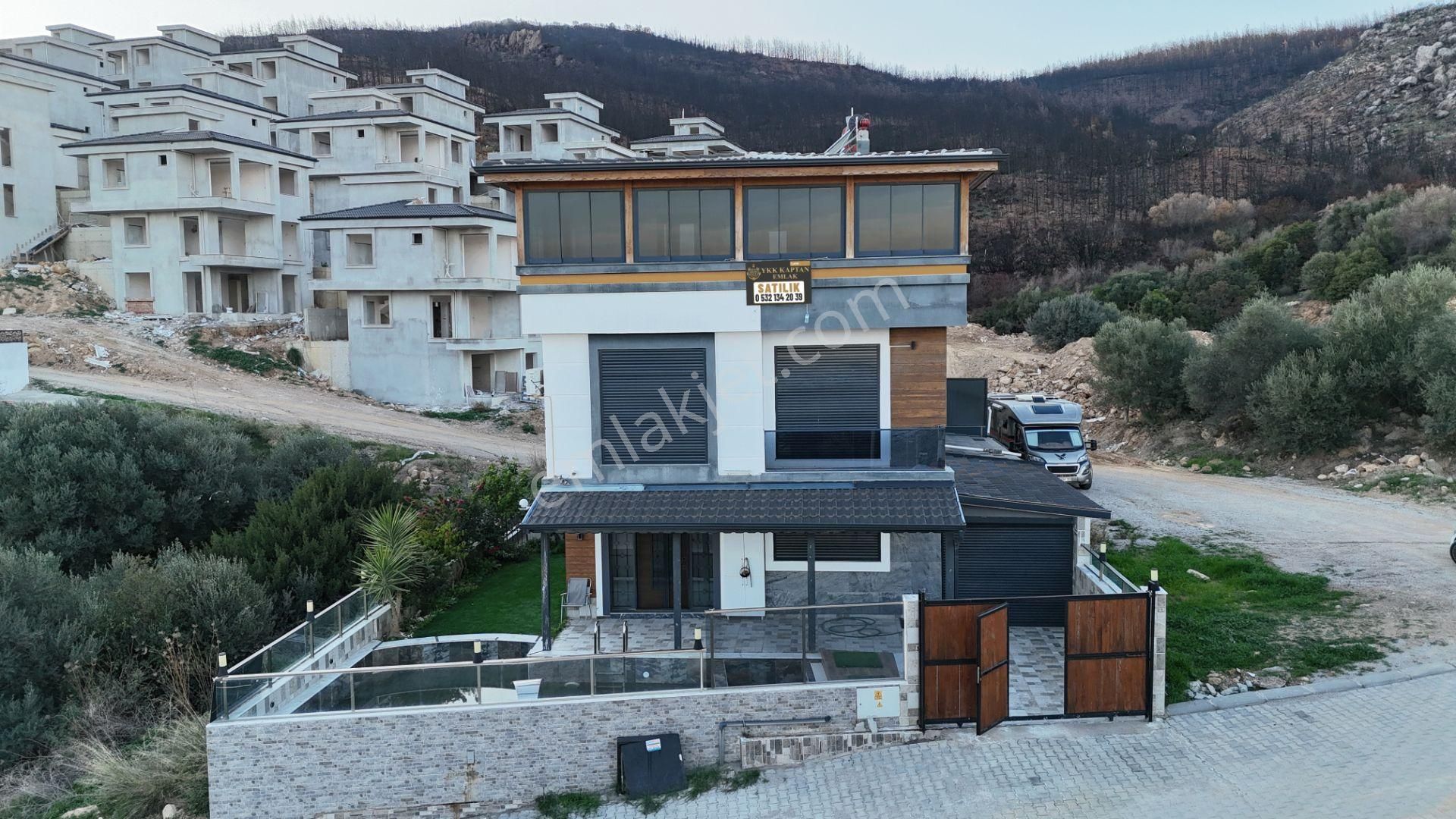 İzmir Seferihisar Atatürk Mahallesi’nde Eşyalı Deniz Manzaralı Havuzlu 4+2 Tripleks Yazlık Villa - Görsel 2