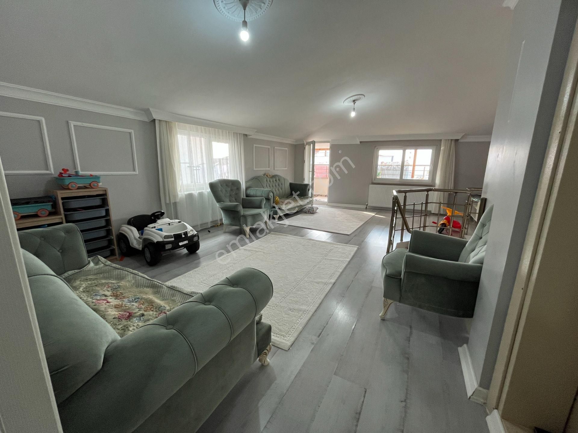 Yenidoğan Safa Mahallesinde Krediye Uygun İskanlı 5+1 Üstdubleks