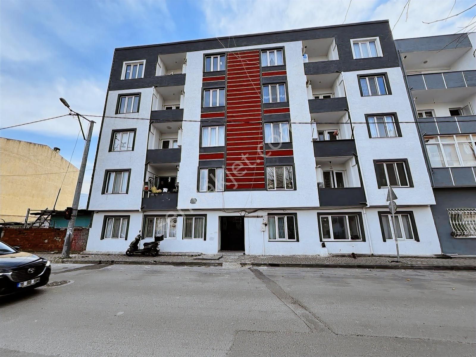 Doğanevler Mahallesi'nde 4+1 Satılık Fırsat Daire