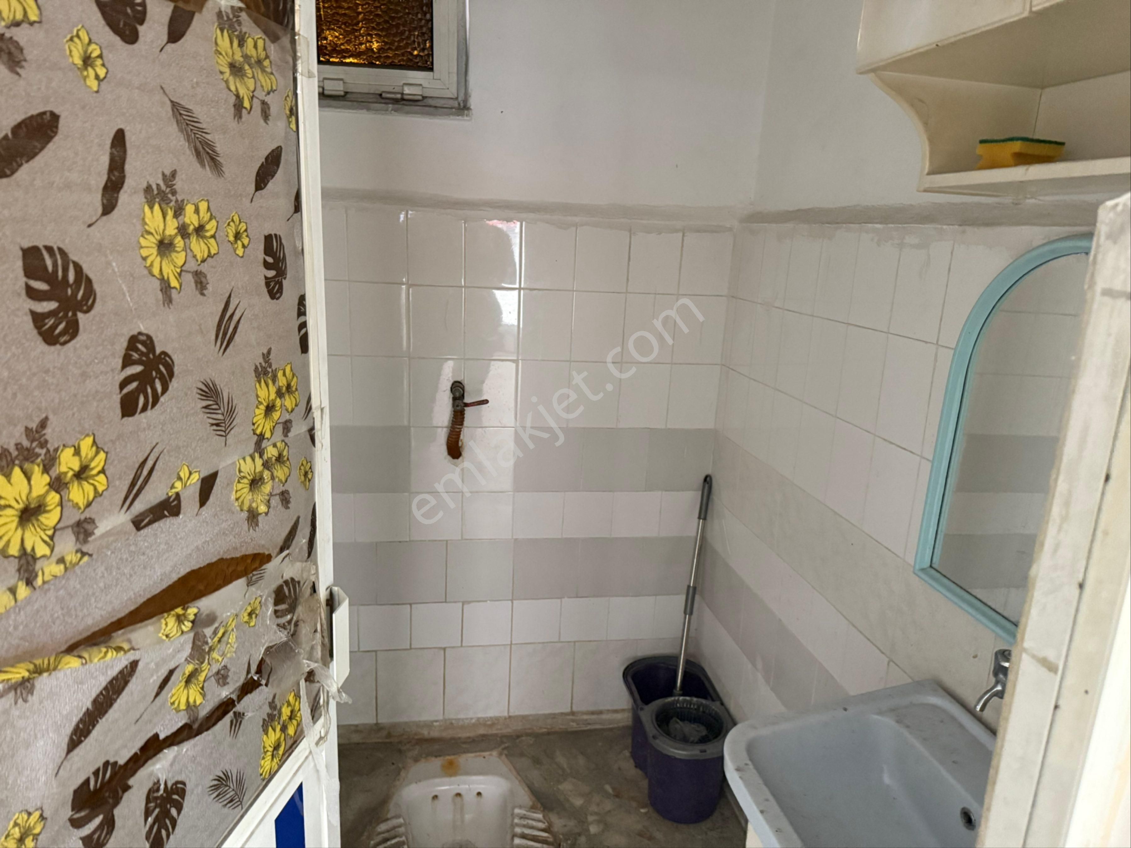 Remax’tan Gazi Mahallesinde Satılık 85m² Geniş Vitrinli Dükkan - Görsel 11