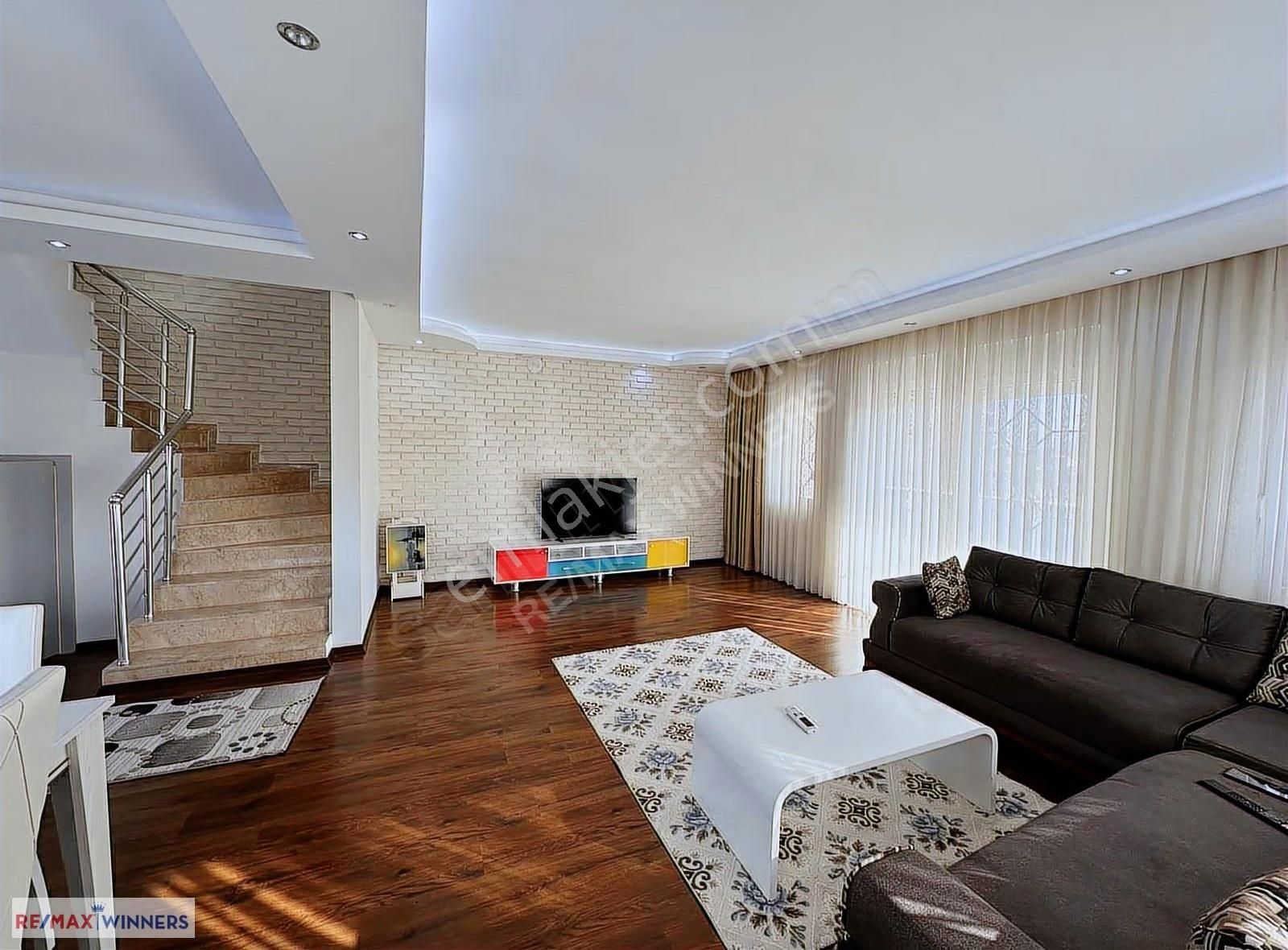 Bahçeli Eşyalı Villa - Görsel 12