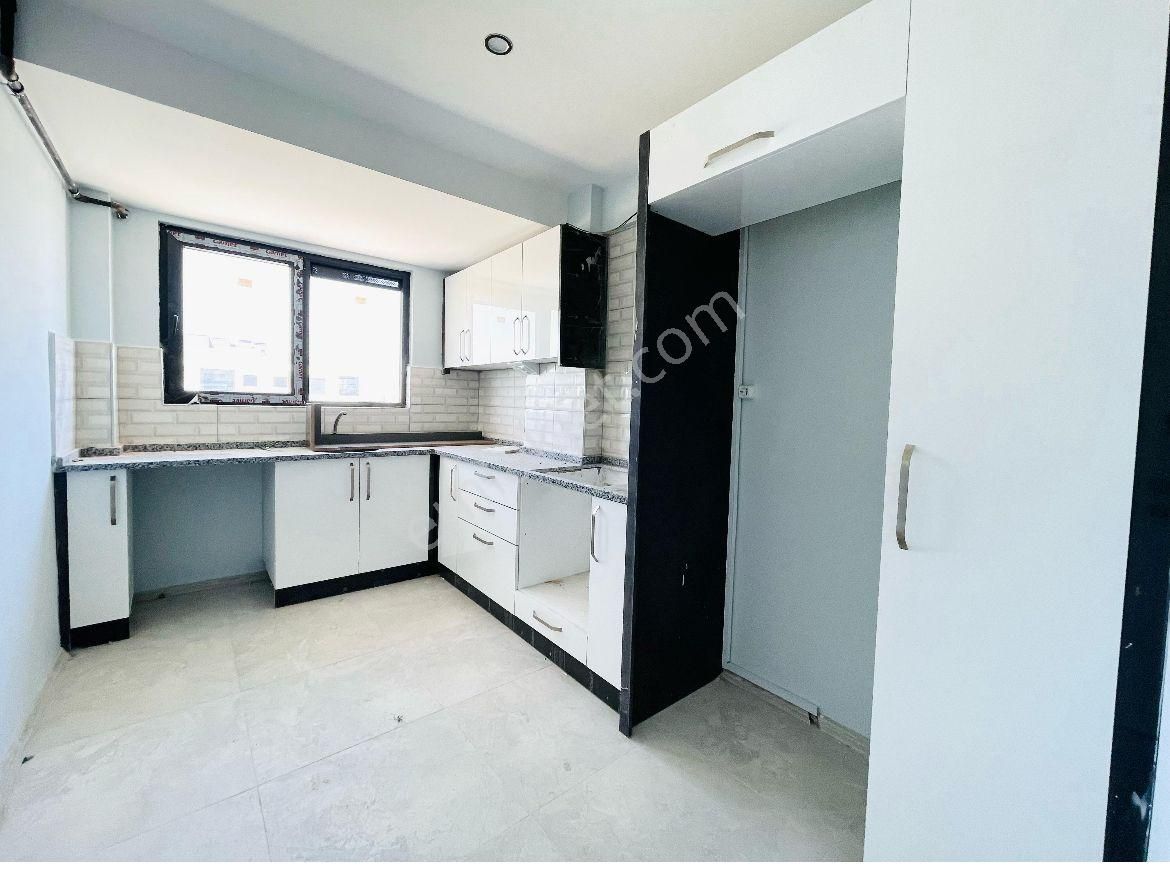 Kaan Emlaktan Yenişafak'ta 3+1 Sheel Petrole Yakın Sıfır Satılık Daire.