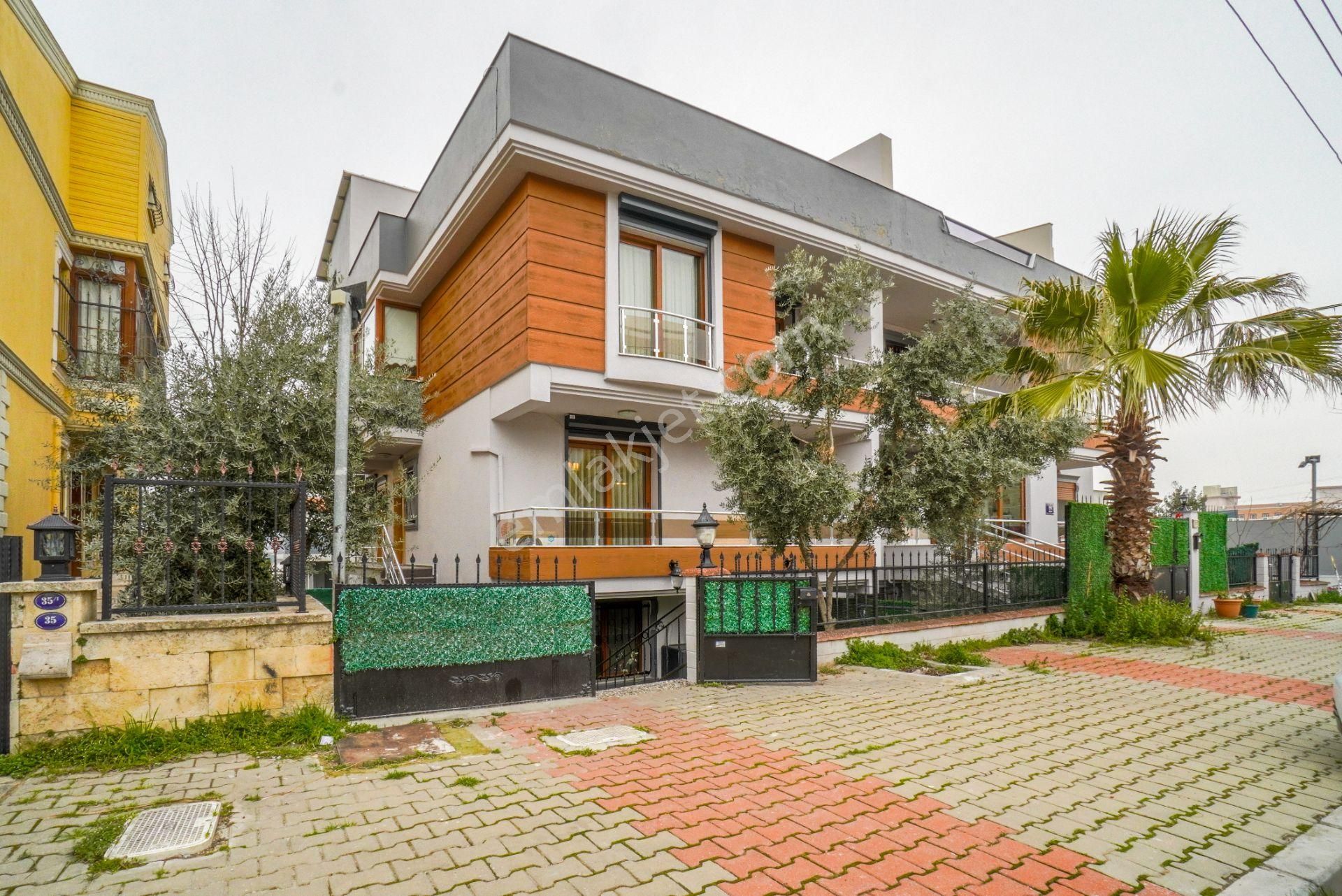İzmir Gaziemir Beyazevler Satılık 5+1 Dubleks İkiz Villa
