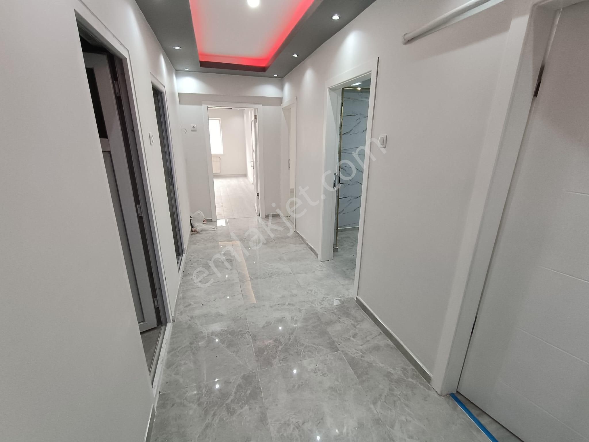 Sincan Mareşalda 3+1 Full Yapılı Ara Kat Ön Cephe Caddeye Trene Yakın Daire - Görsel 9