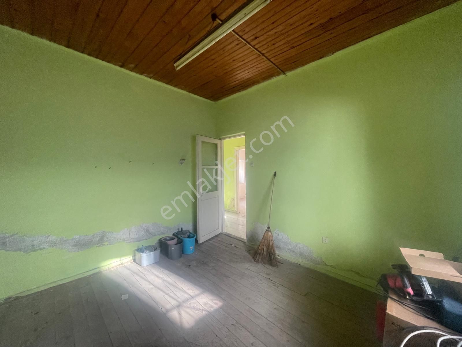 Ayvalık Merkez'de Geniş Bahçeli 2 Kata Musadeli Tek Katlı 2+1 Kagir Evi - Görsel 18