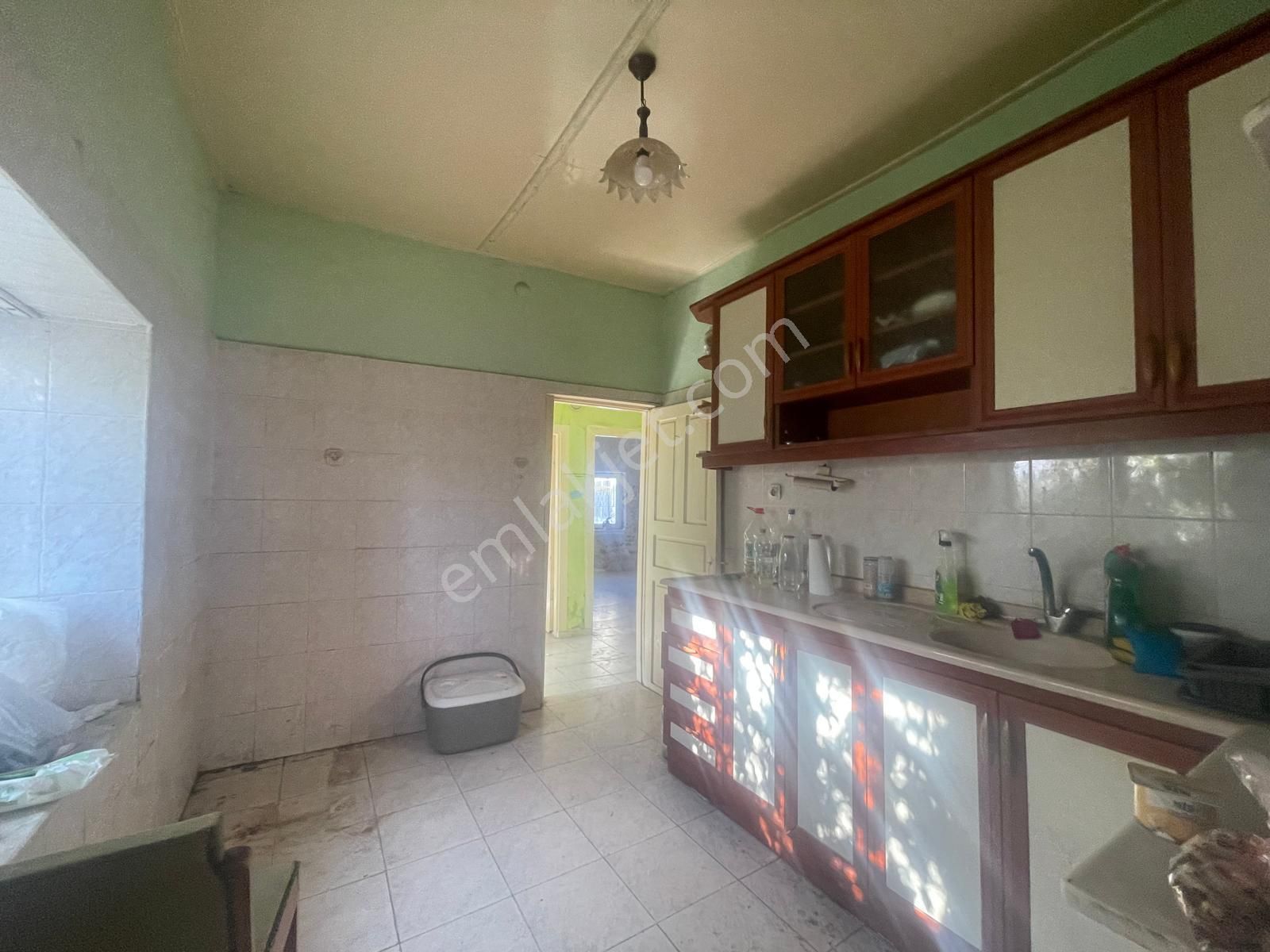 Ayvalık Merkez'de Geniş Bahçeli 2 Kata Musadeli Tek Katlı 2+1 Kagir Evi - Görsel 22