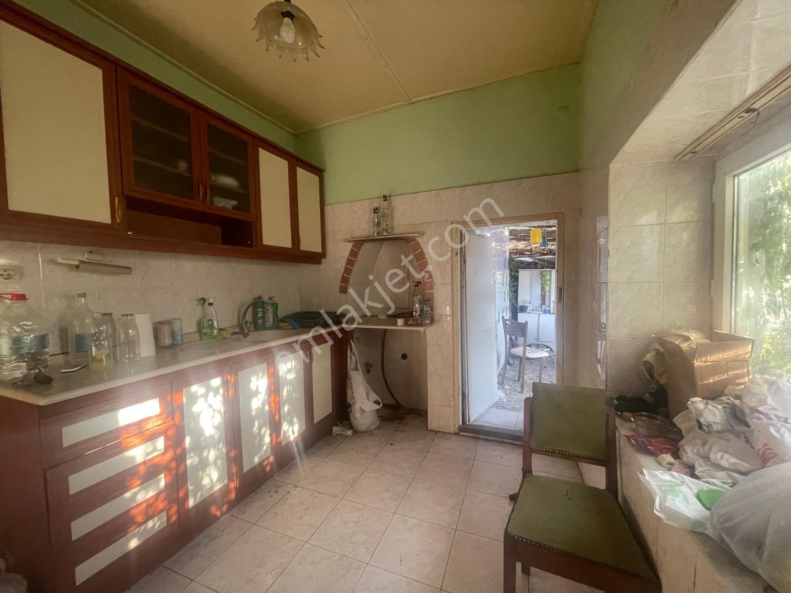 Ayvalık Merkez'de Geniş Bahçeli 2 Kata Musadeli Tek Katlı 2+1 Kagir Evi - Görsel 20