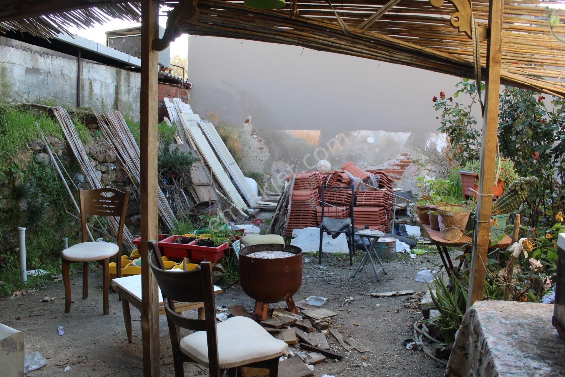 Ayvalık Merkez'de Geniş Bahçeli 2 Kata Musadeli Tek Katlı 2+1 Kagir Evi - Görsel 29