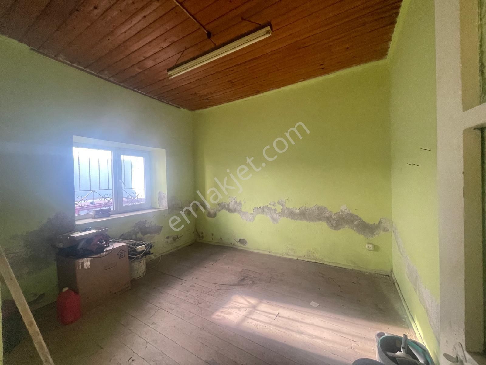 Ayvalık Merkez'de Geniş Bahçeli 2 Kata Musadeli Tek Katlı 2+1 Kagir Evi - Görsel 19