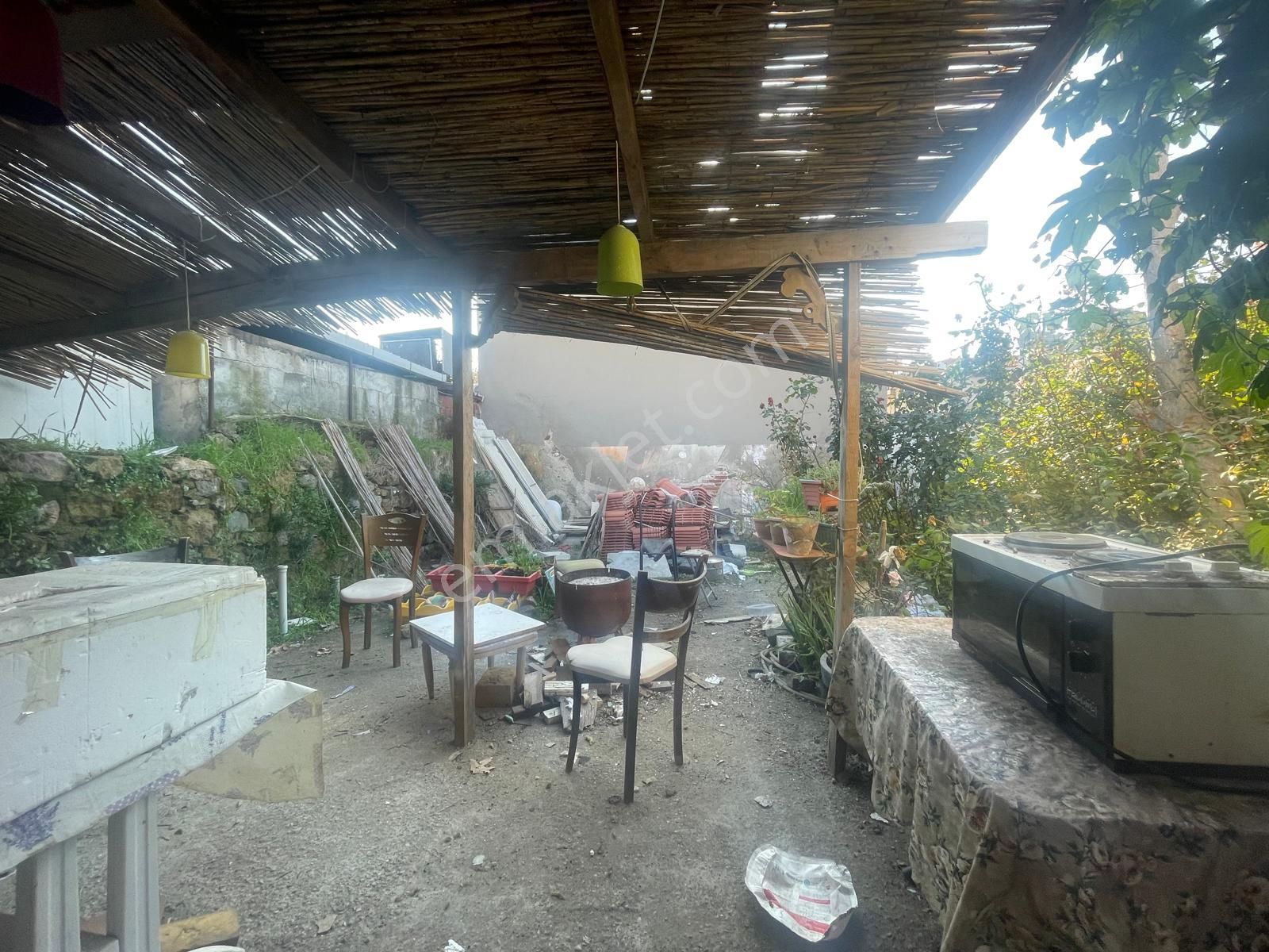 Ayvalık Merkez'de Geniş Bahçeli 2 Kata Musadeli Tek Katlı 2+1 Kagir Evi - Görsel 28