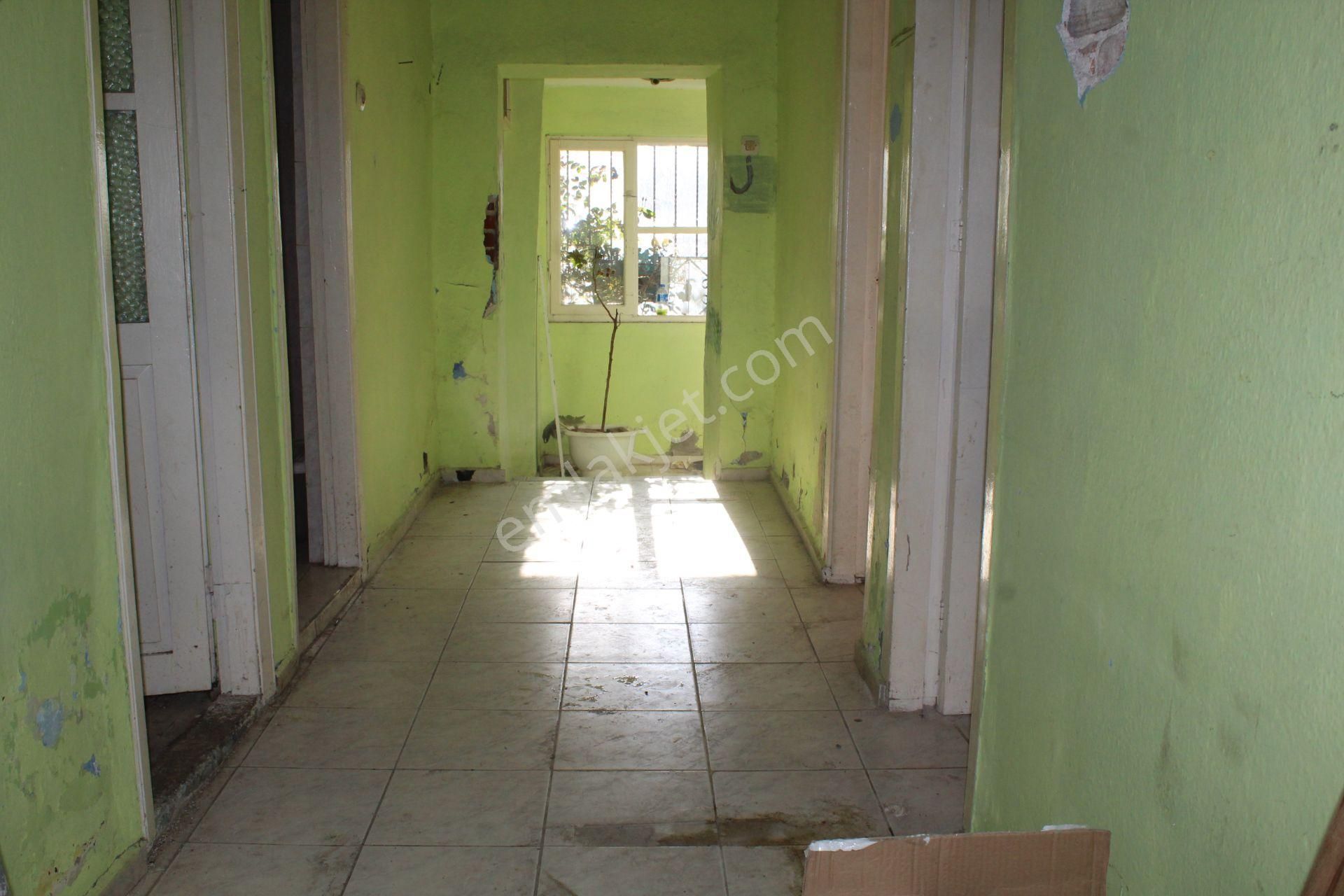 Ayvalık Merkez'de Geniş Bahçeli 2 Kata Musadeli Tek Katlı 2+1 Kagir Evi - Görsel 8