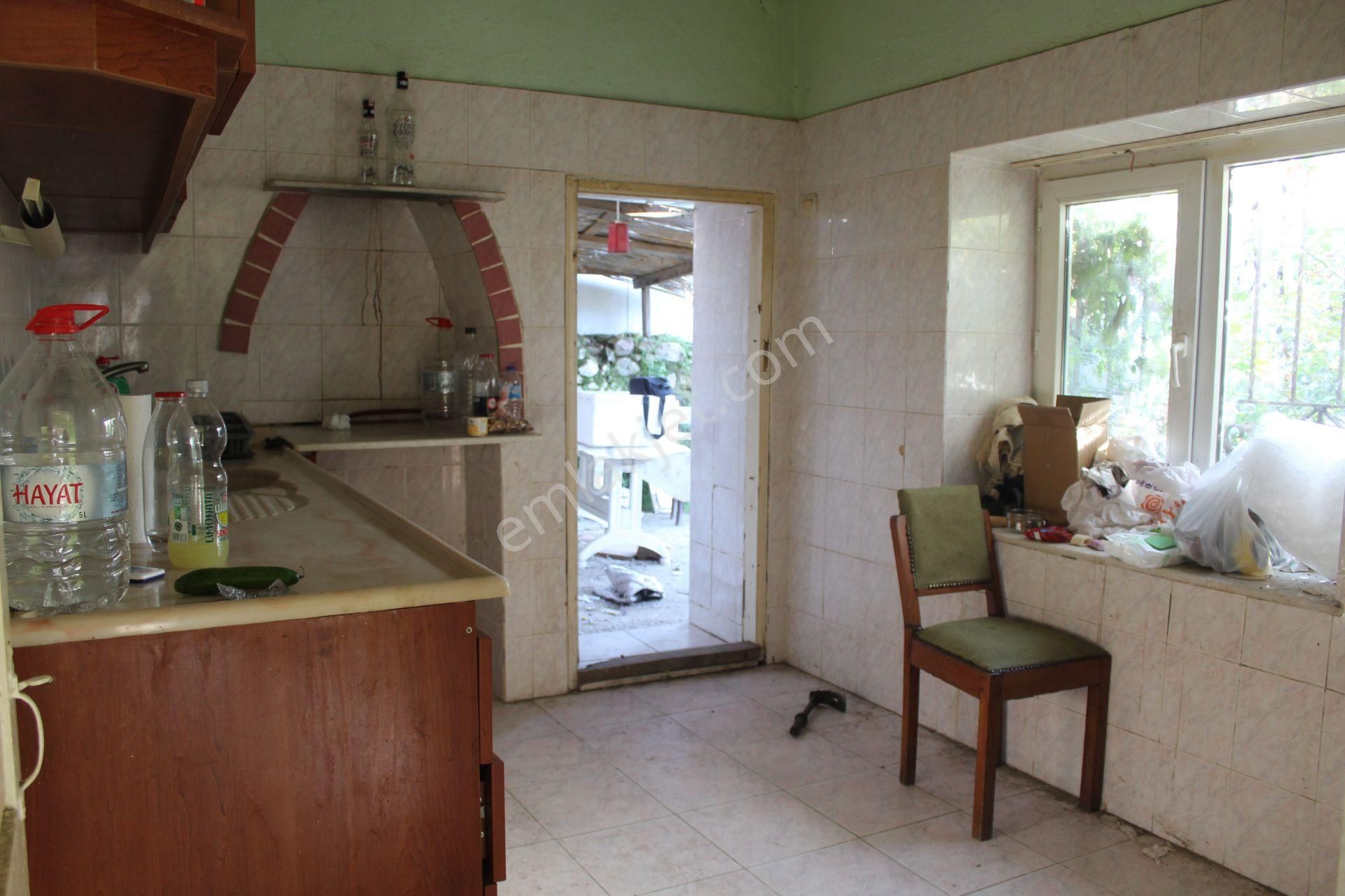 Ayvalık Merkez'de Geniş Bahçeli 2 Kata Musadeli Tek Katlı 2+1 Kagir Evi - Görsel 23